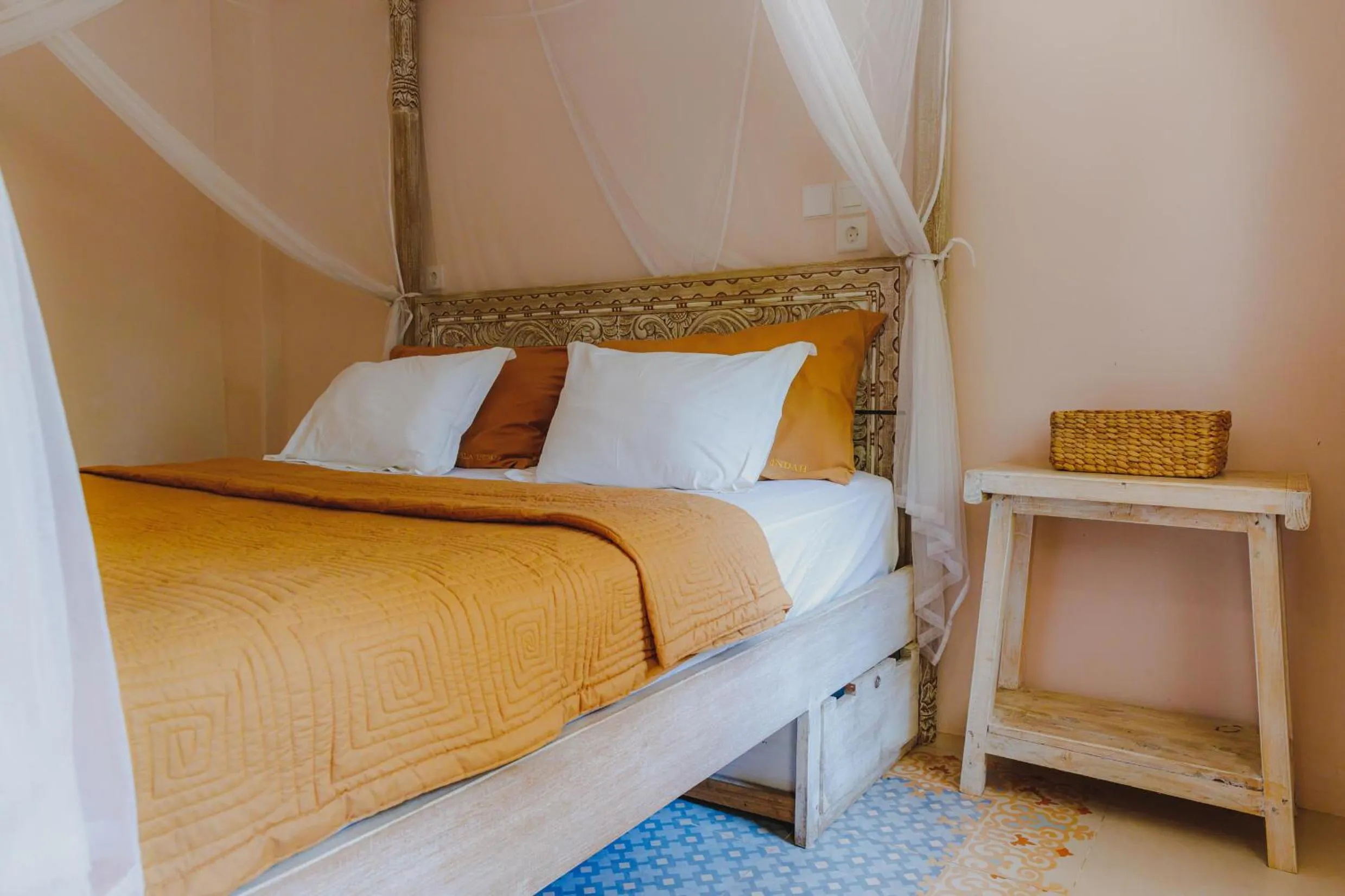 Bed in ISLA INDAH RETREAT boutique hotel