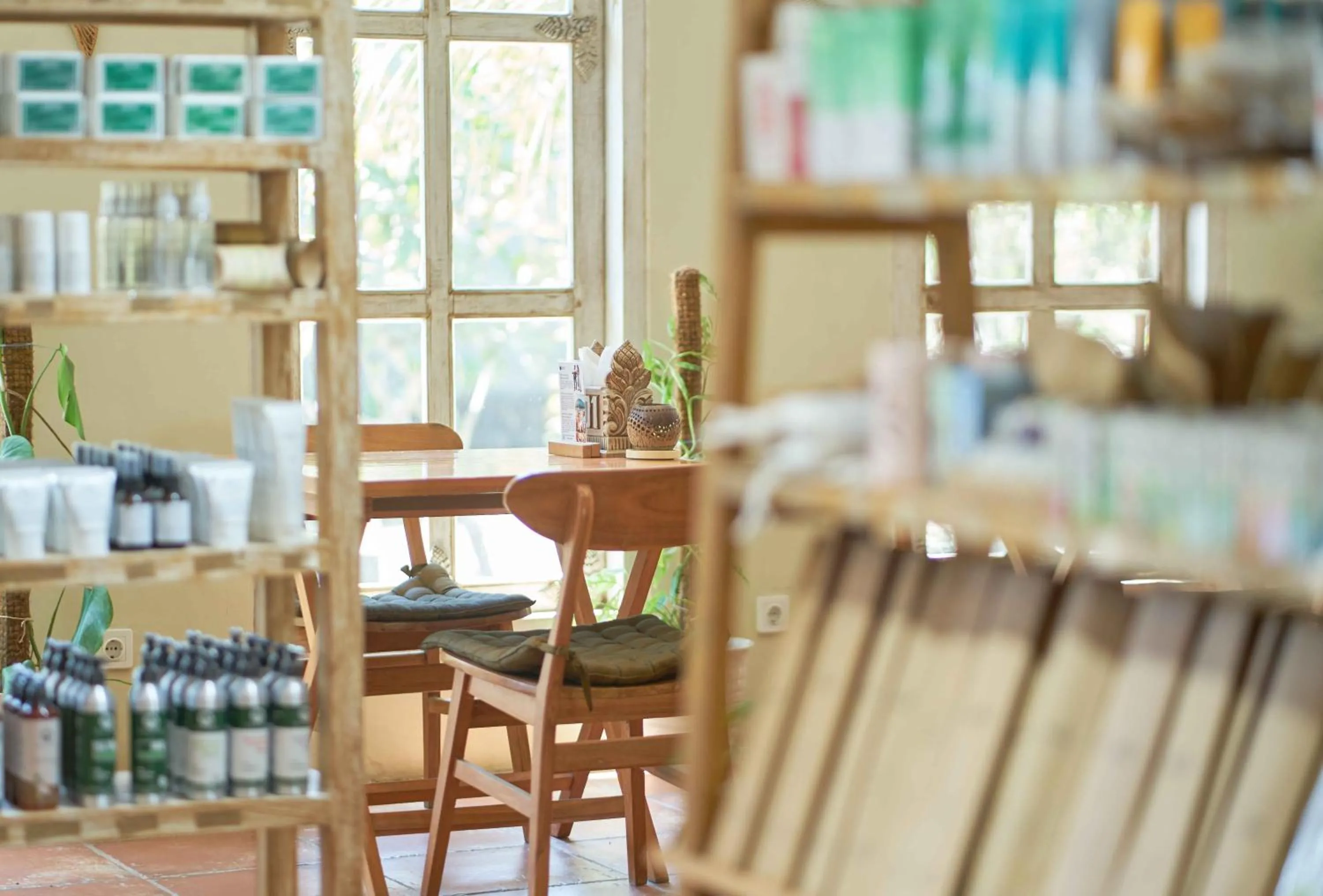 Restaurant/places to eat in ISLA INDAH RETREAT boutique hotel