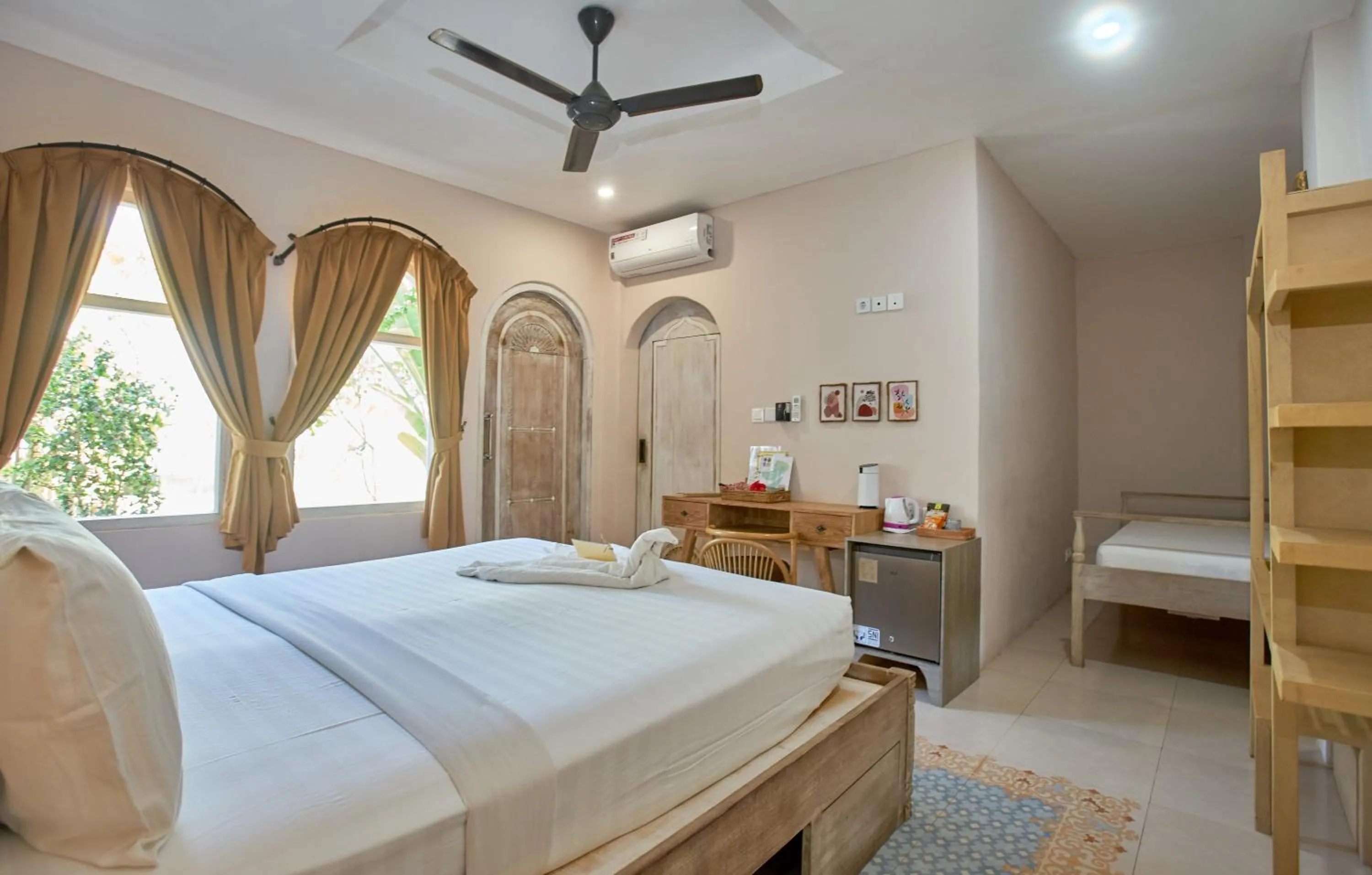 Bed in ISLA INDAH RETREAT boutique hotel