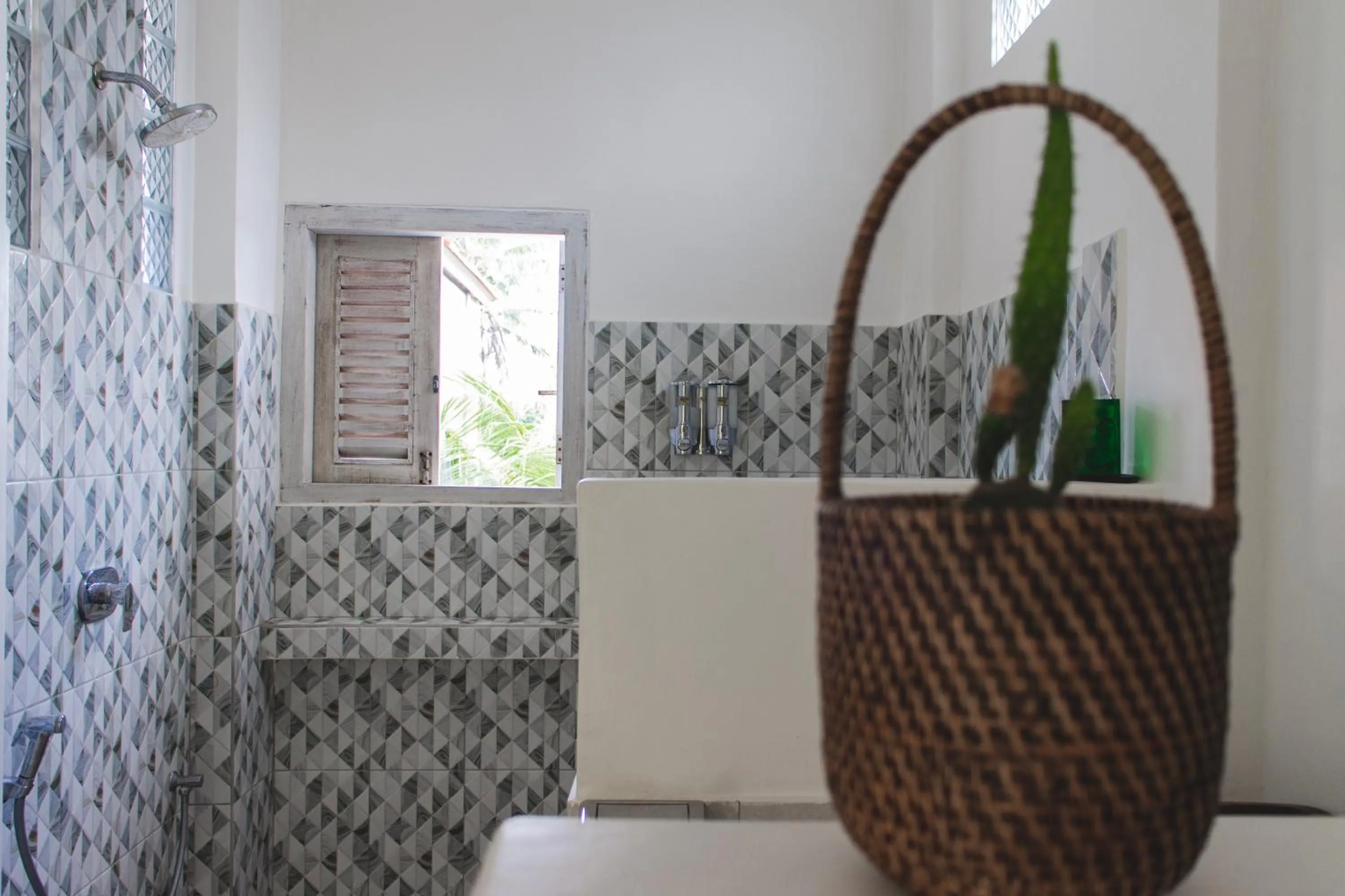 Shower in ISLA INDAH RETREAT boutique hotel