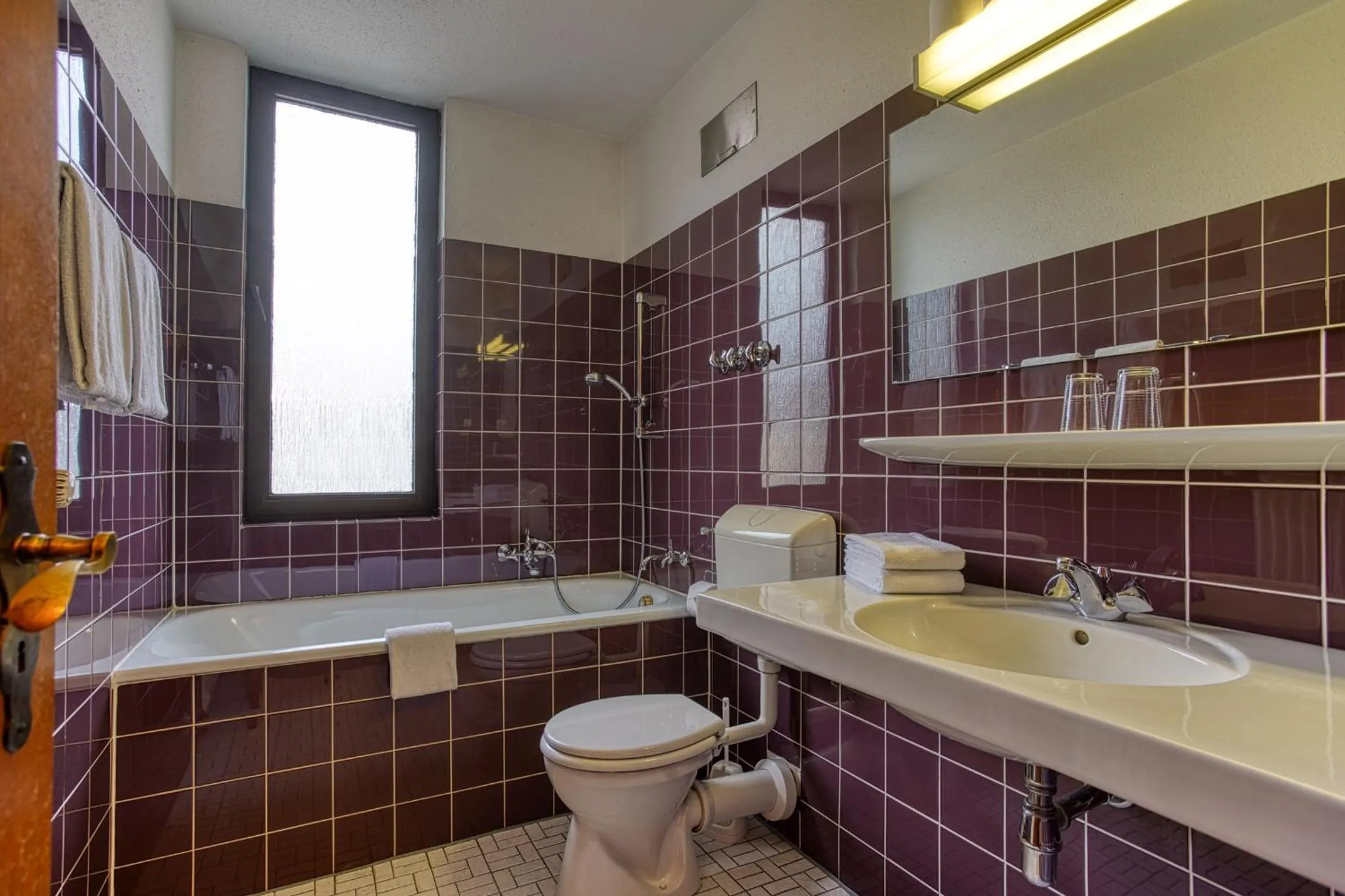 Shower in Hotel Carlton