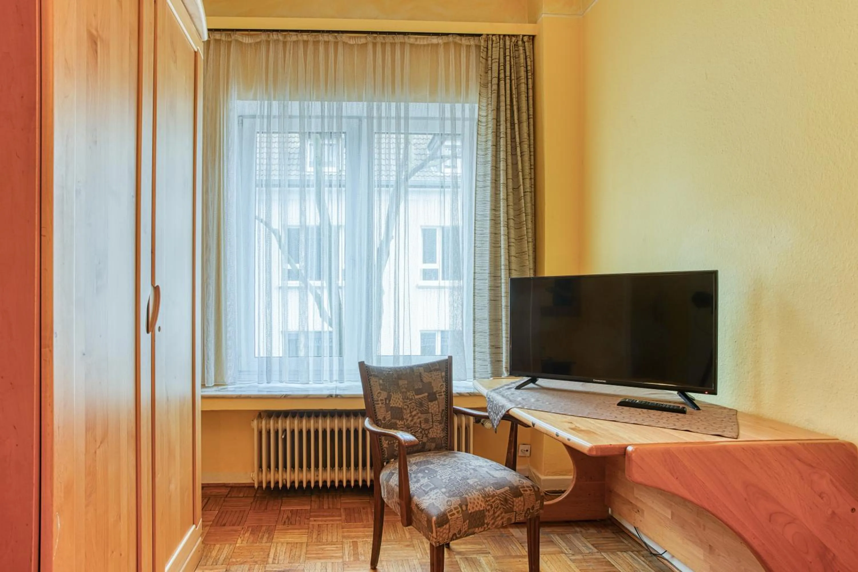 TV and multimedia, Bed in Hotel Carlton