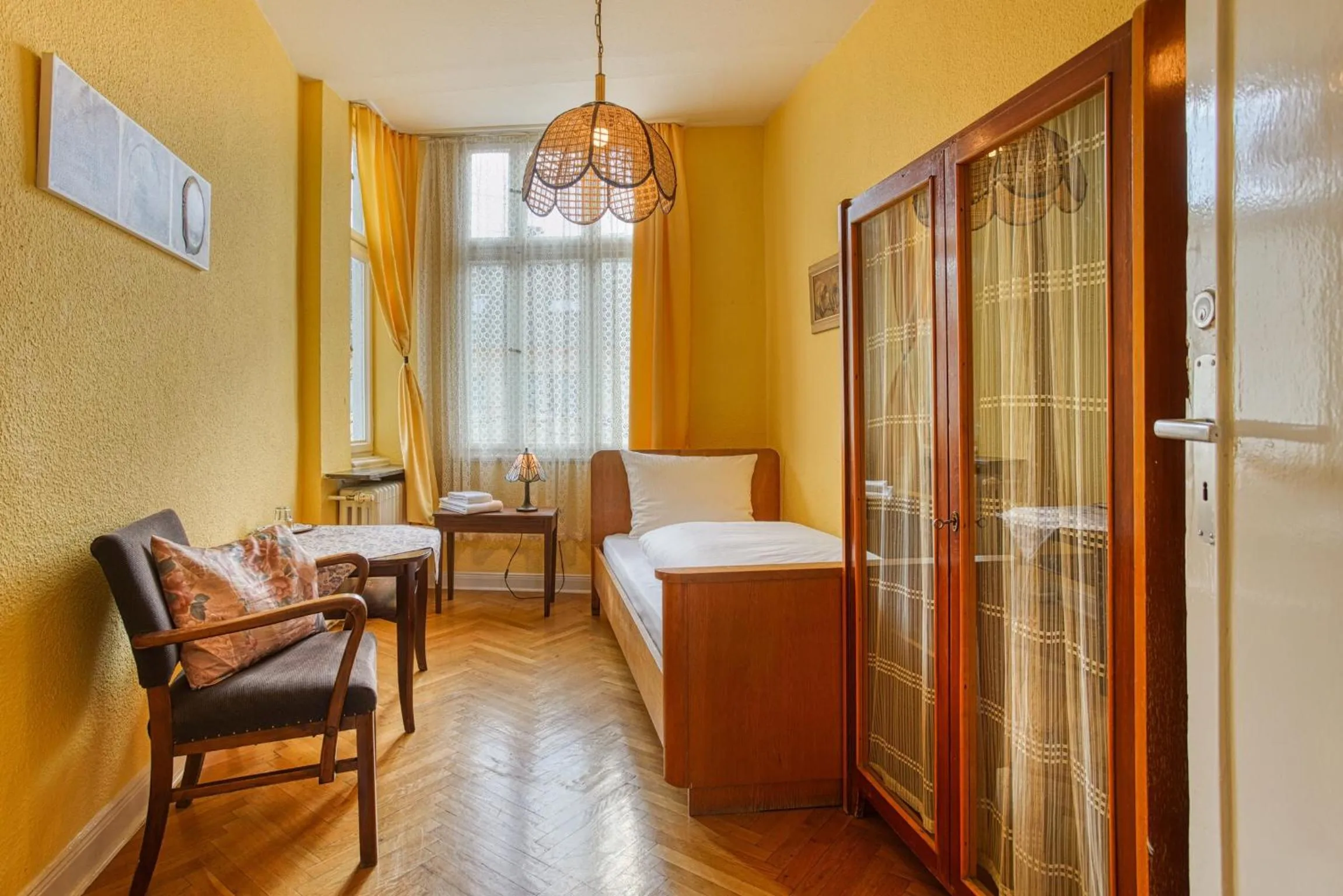 Photo of the whole room, Bed in Hotel Carlton