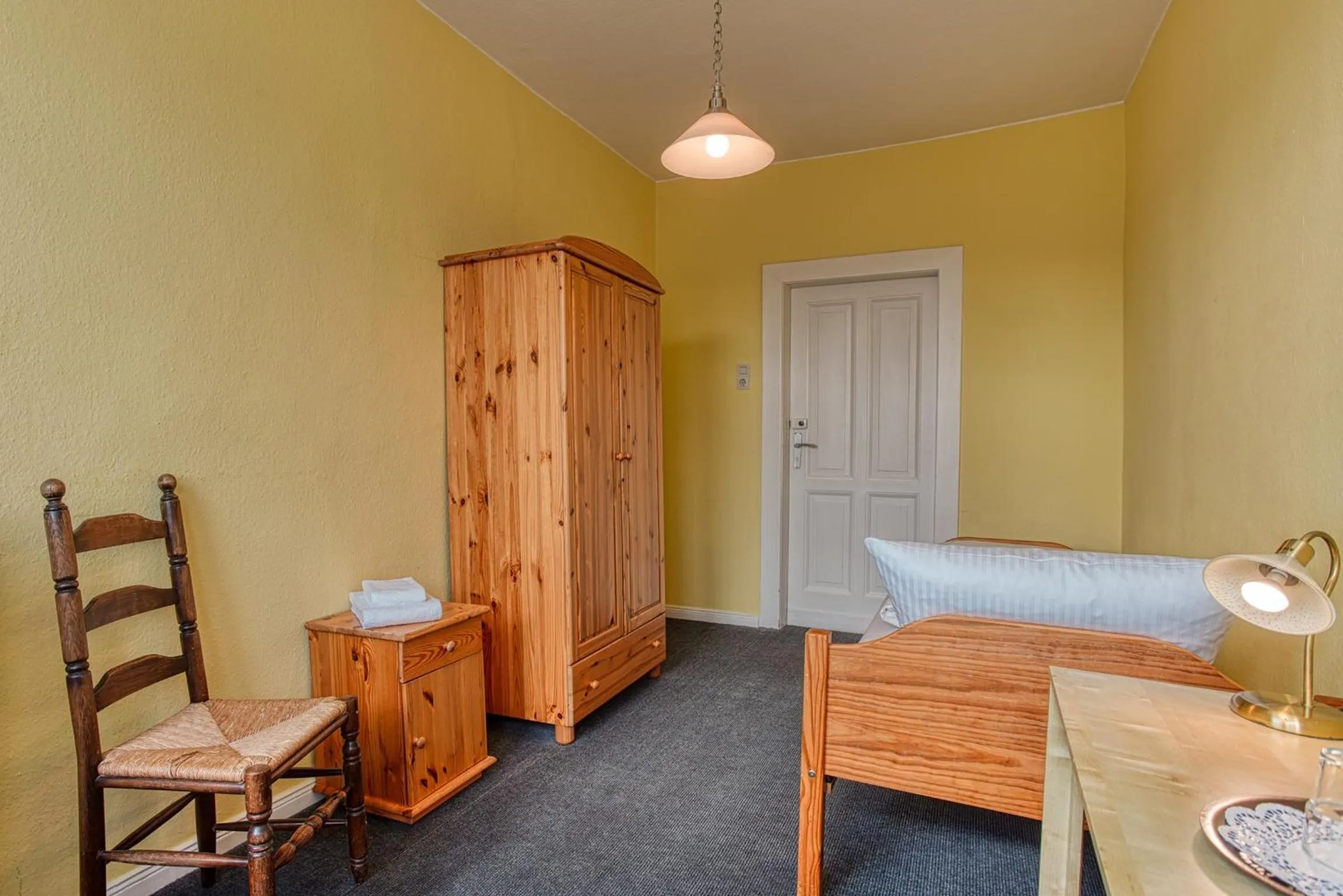 Bed in Hotel Carlton