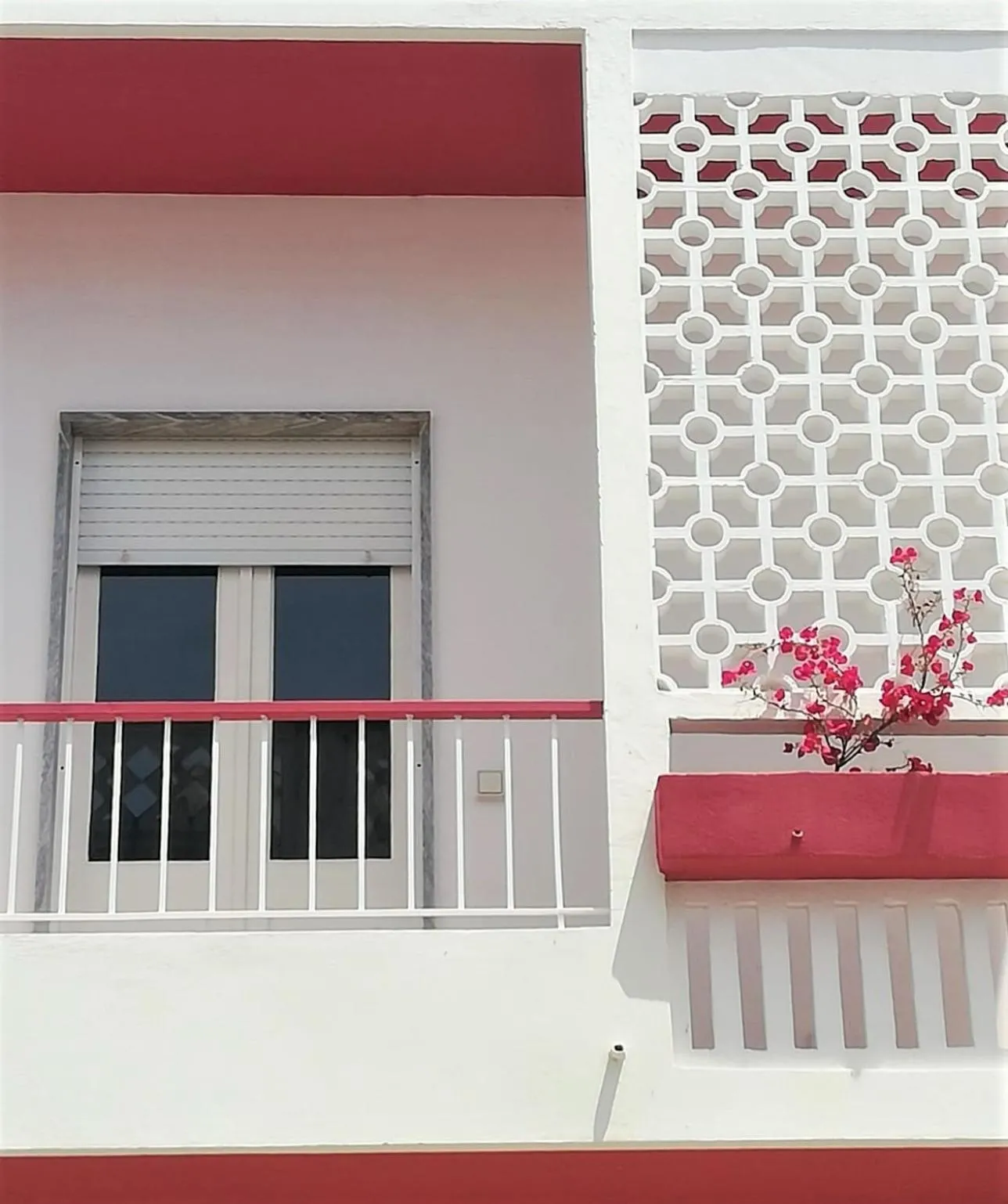Property building in Casa ao Cubo