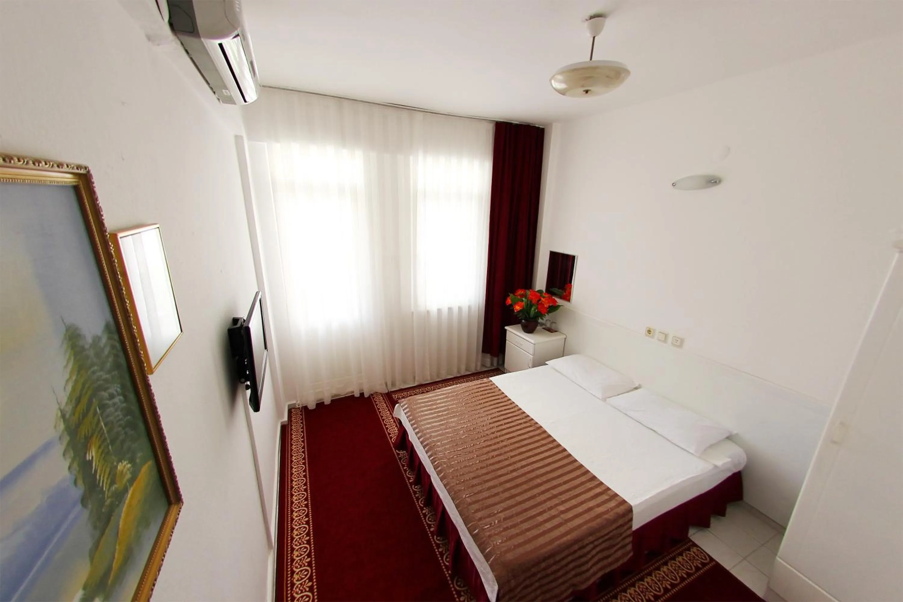 Photo of the whole room in Soykan Hotel
