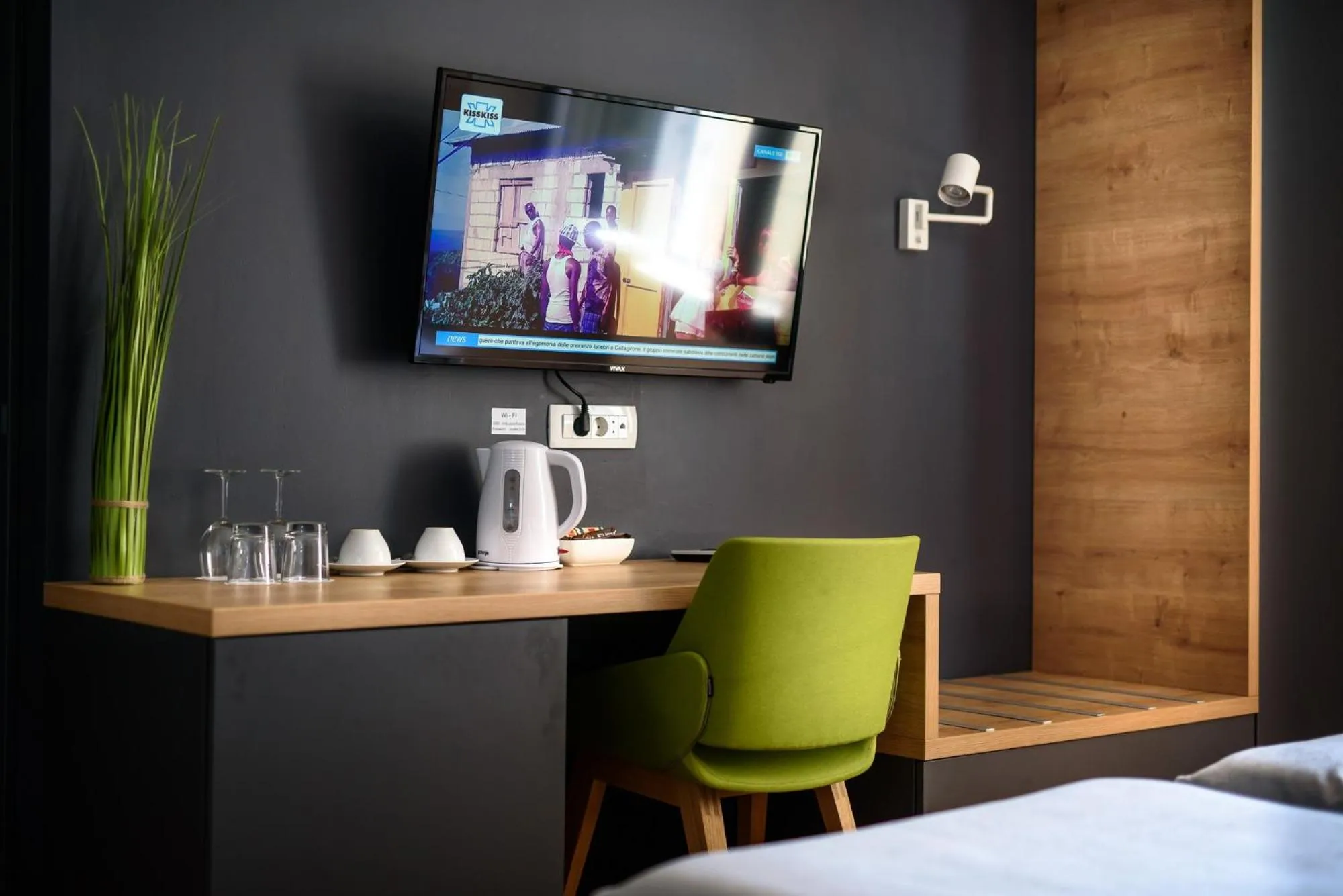 TV and multimedia, Bed in Ora Luxury Rooms