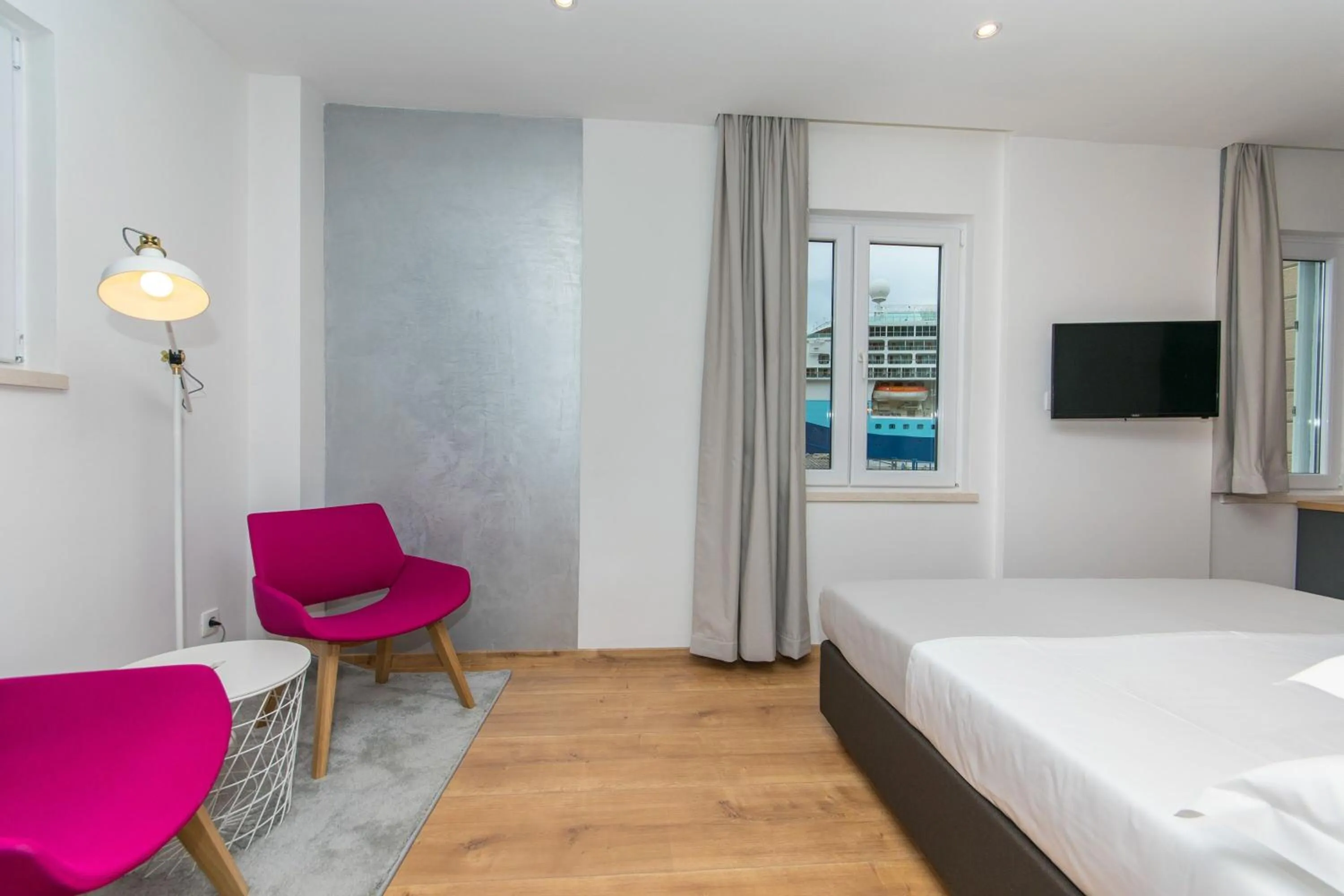 Seating area, Bed in Ora Luxury Rooms