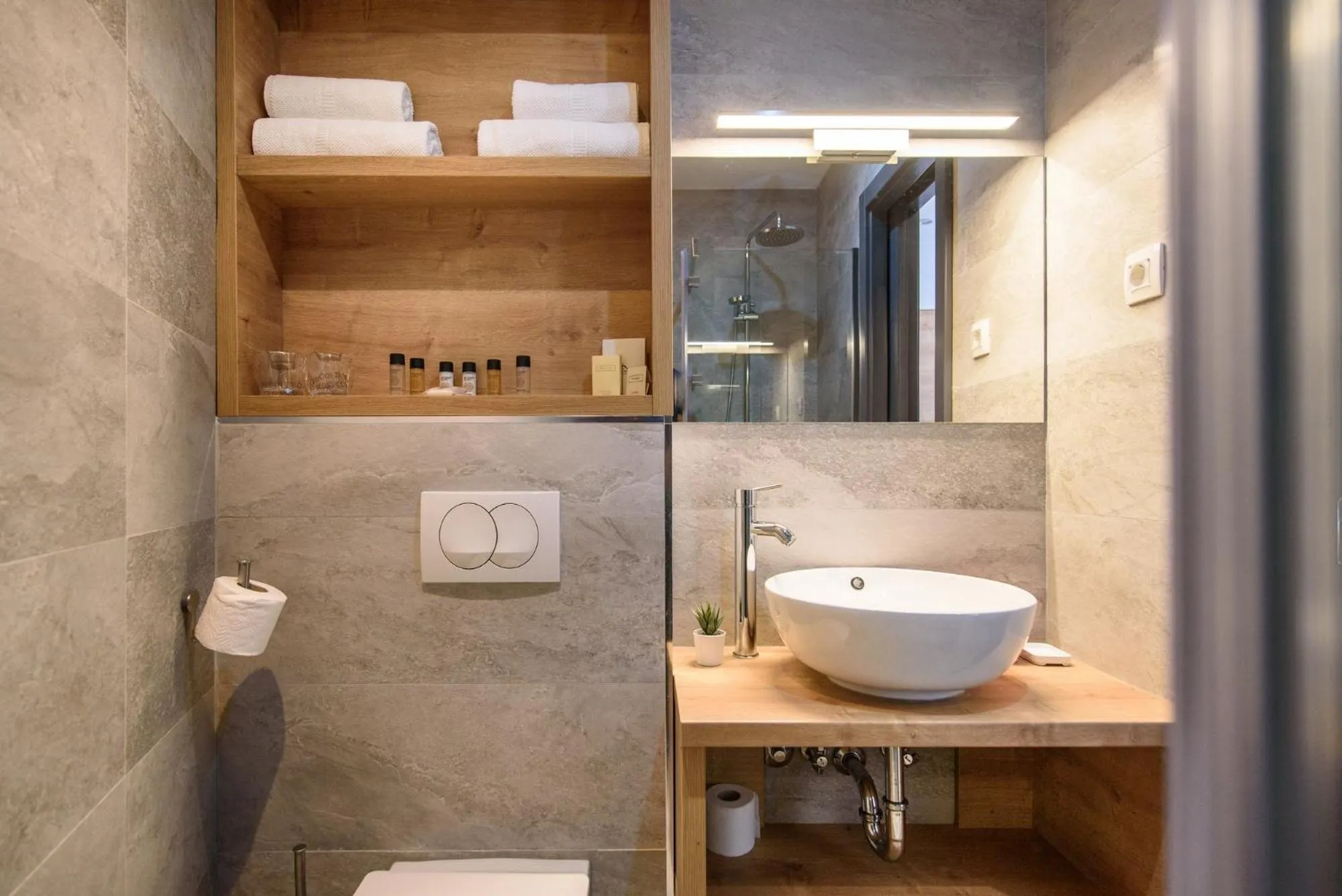 Bathroom in Ora Luxury Rooms
