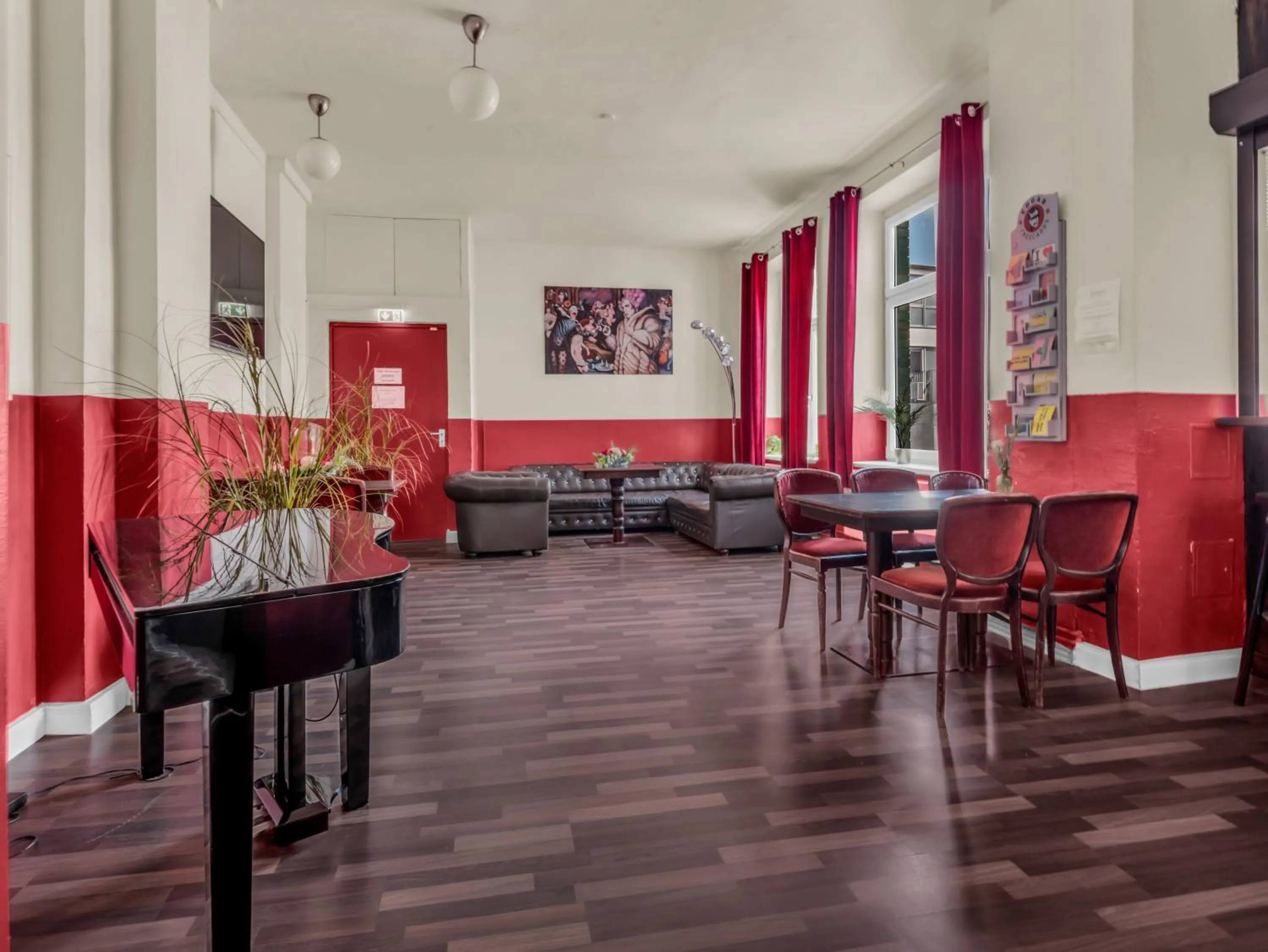 Kitchen or kitchenette in Ballhaus Berlin Hostel