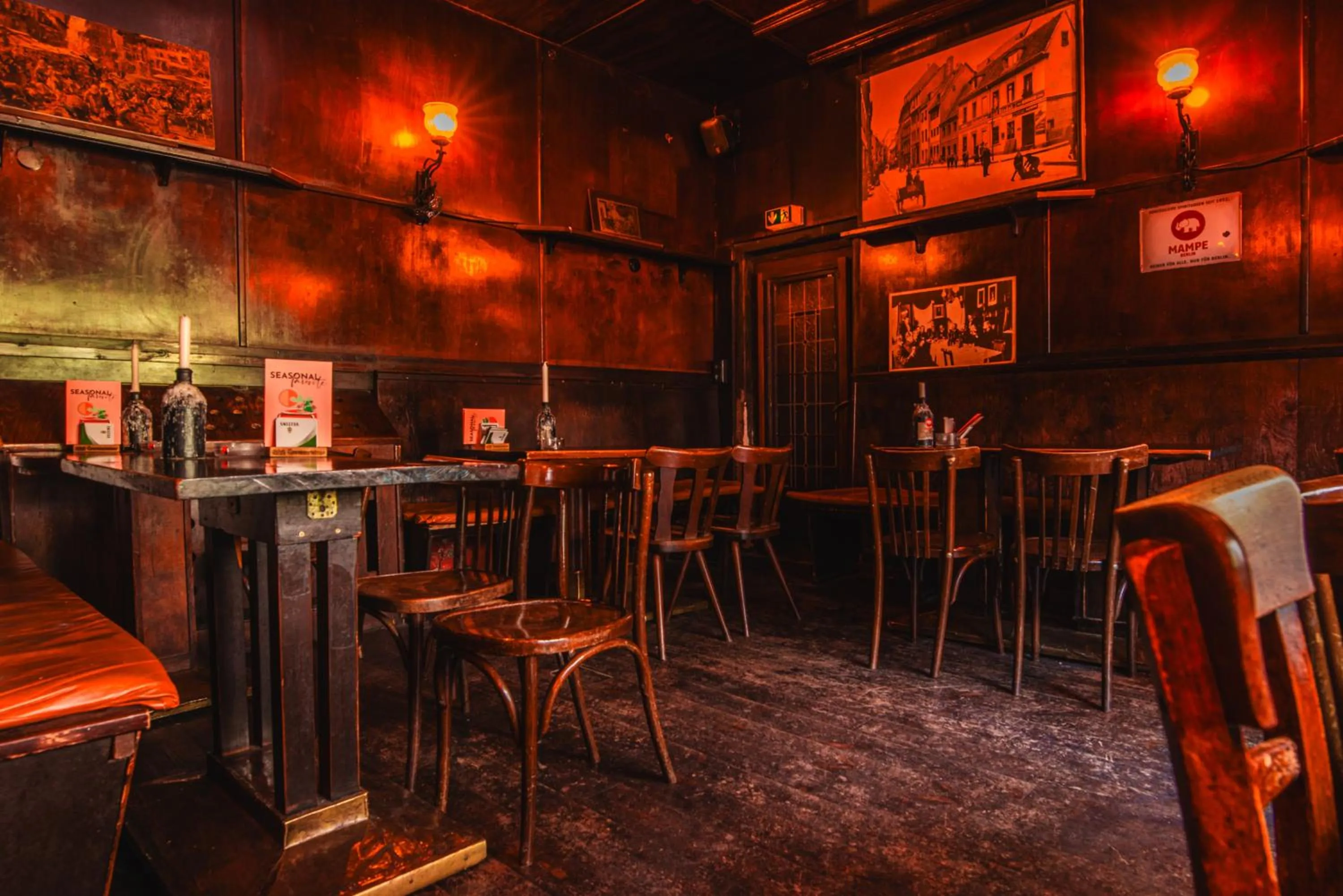 Lounge or bar in Ballhaus Berlin Hostel