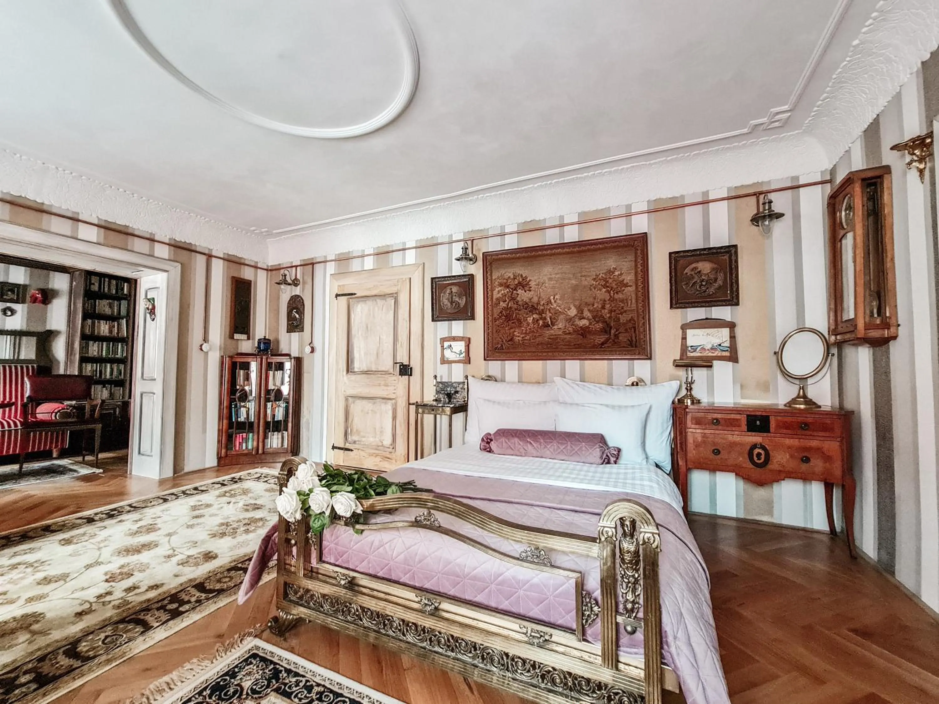 Library, Bed in Divná pani Luxury Gallery Rooms