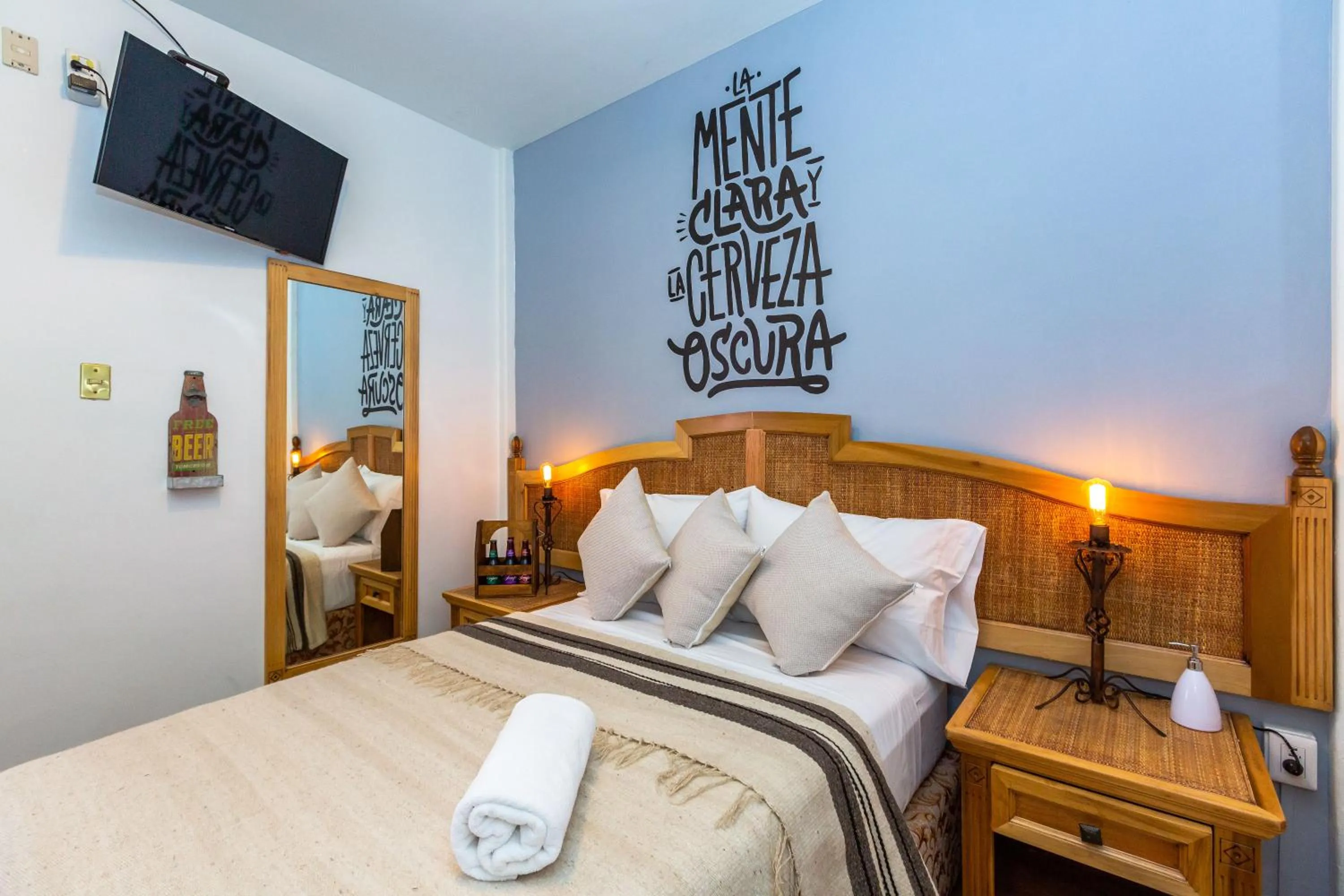 Photo of the whole room, Bed in Mala Vecindad Beer Hotel
