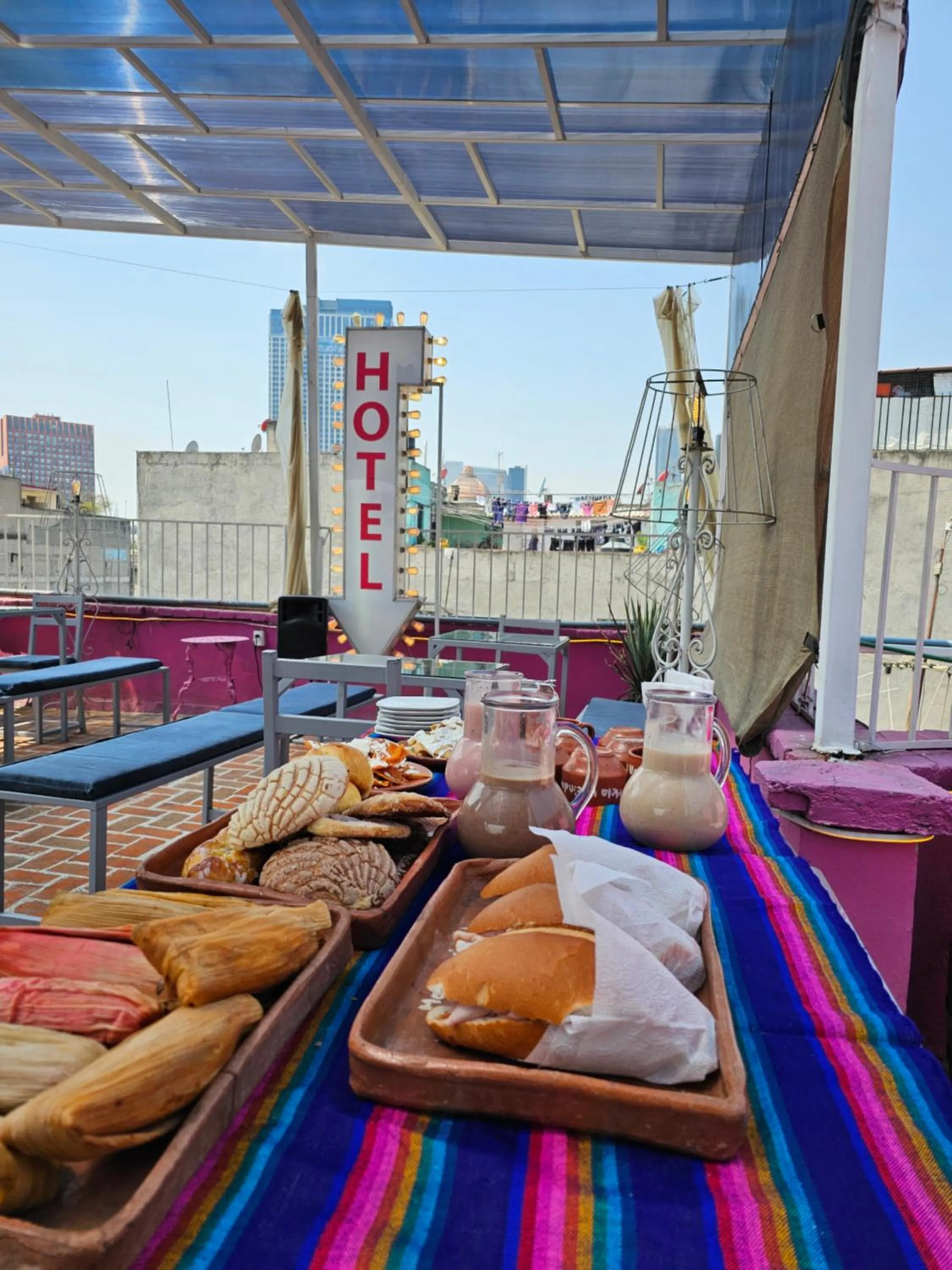 Continental breakfast in Mala Vecindad Beer Hotel