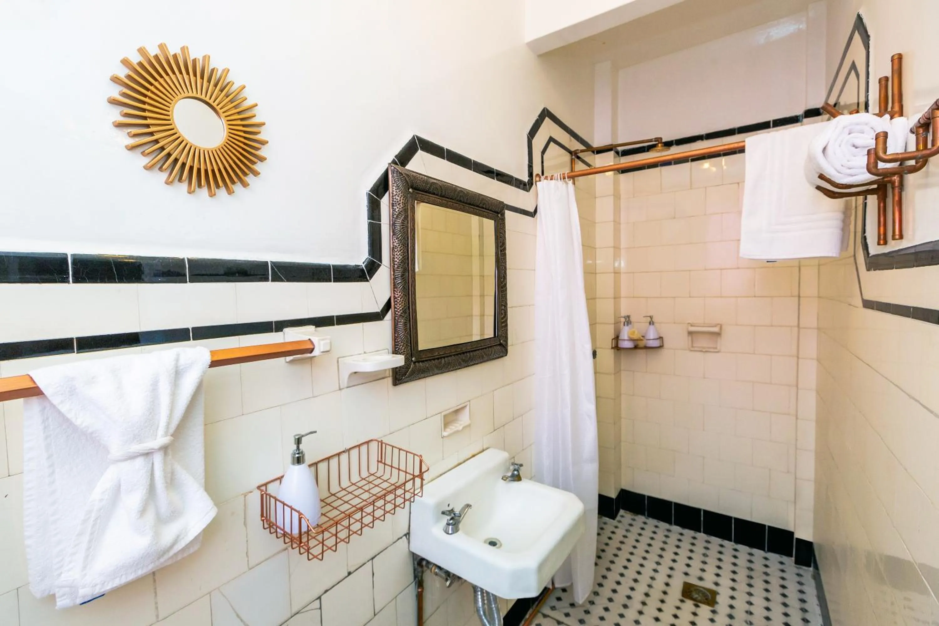 Bathroom in Mala Vecindad Beer Hotel