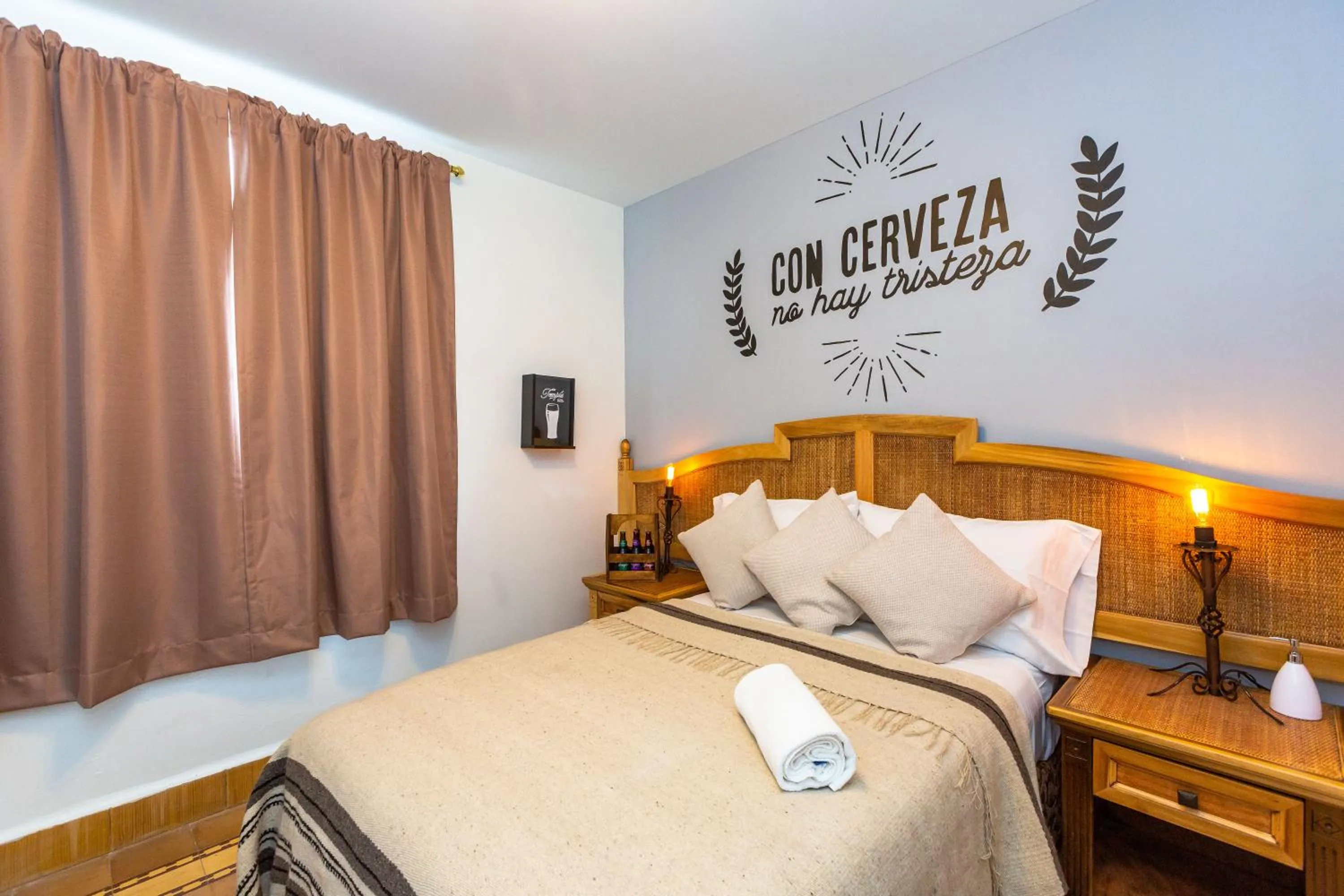 Photo of the whole room, Bed in Mala Vecindad Beer Hotel