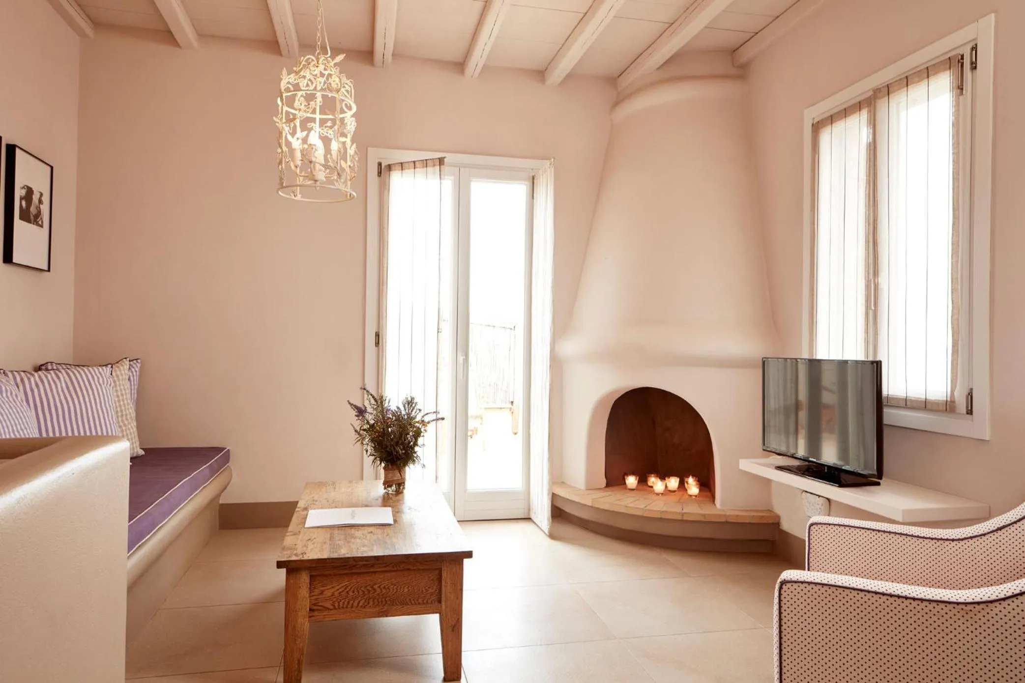 TV and multimedia in Diles & Rinies