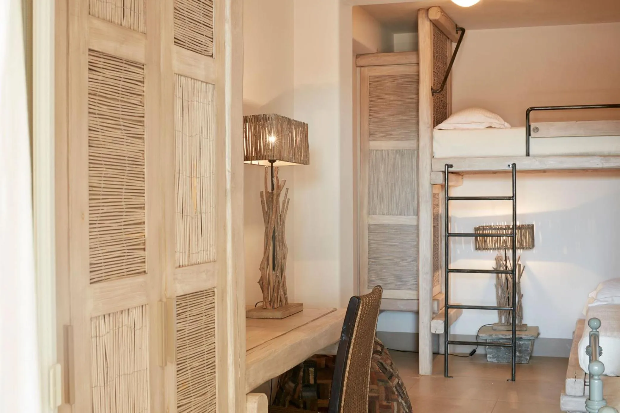 Decorative detail, Bed in Diles & Rinies