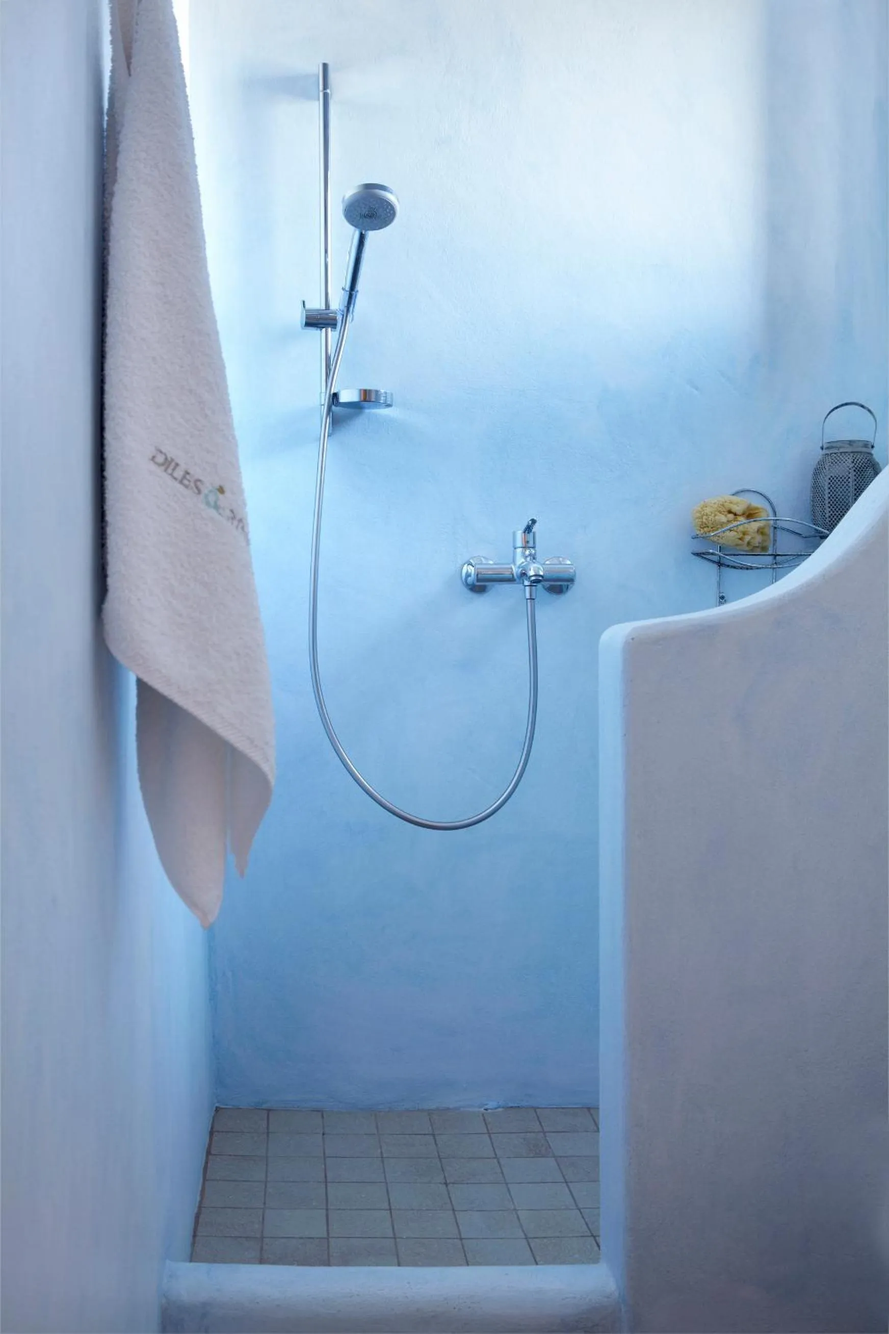 Shower in Diles & Rinies