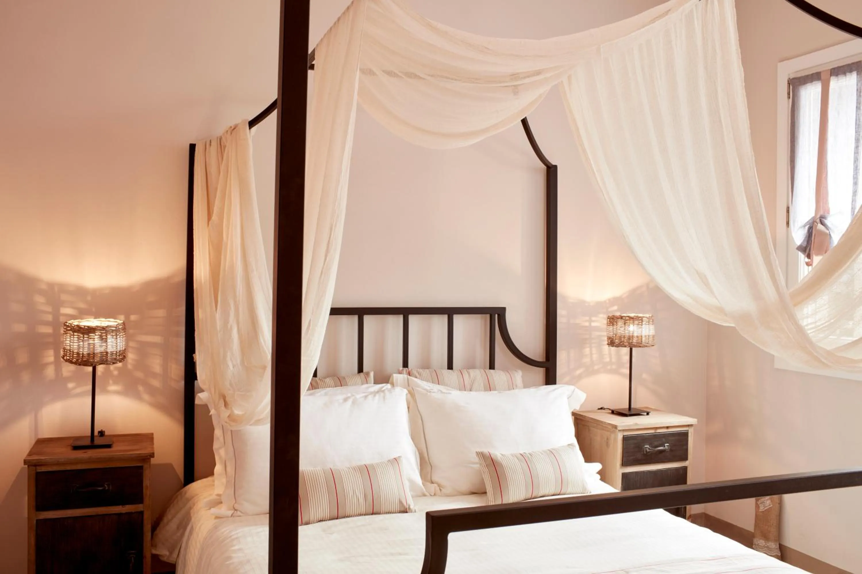 Bedroom, Bed in Diles & Rinies