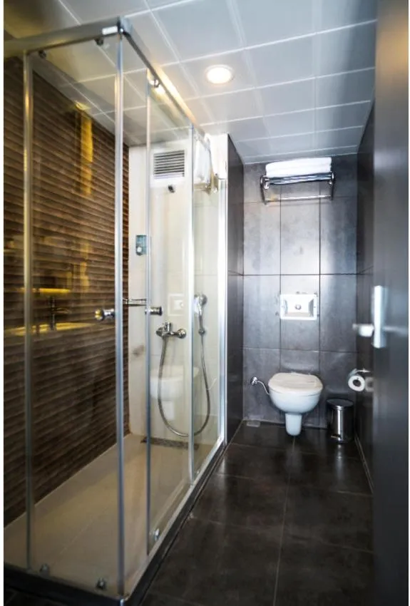 Shower in Club Hotel Sunbel