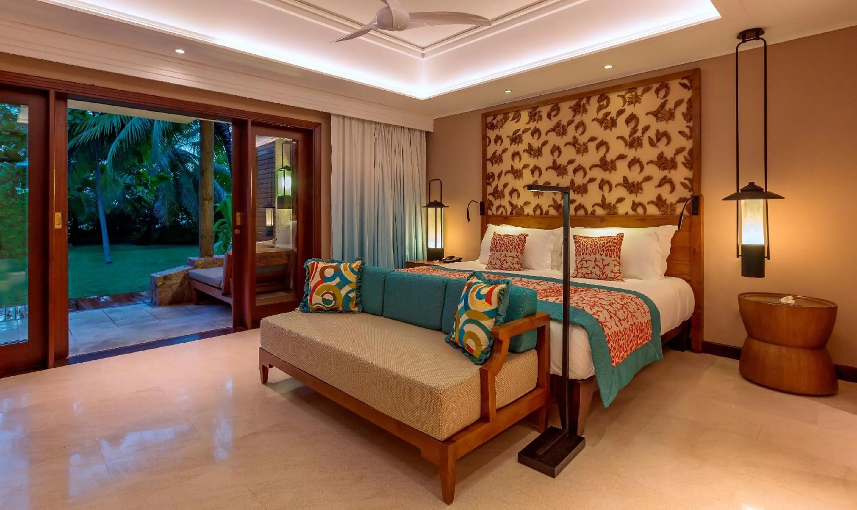 Bedroom, Bed in Constance Lemuria