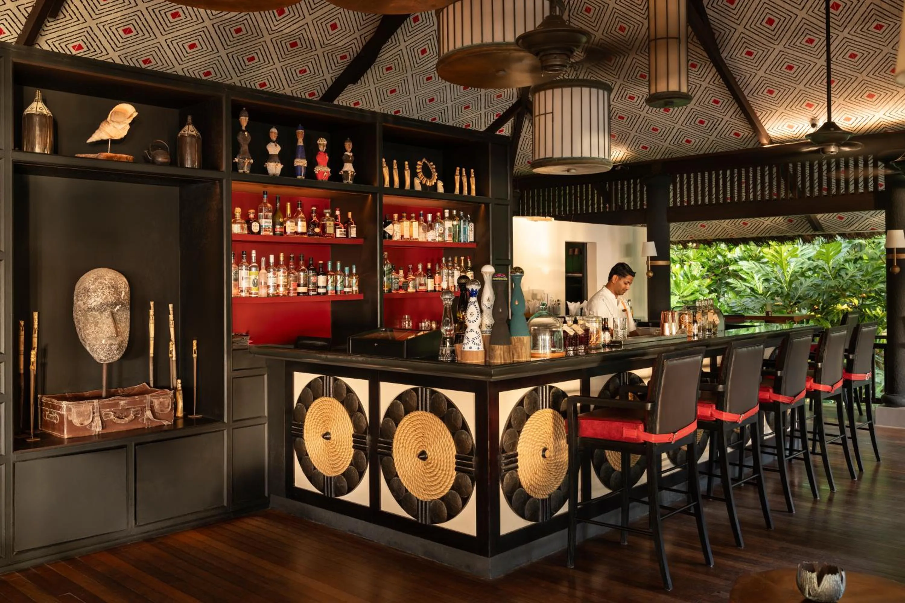 Lounge or bar in Constance Lemuria