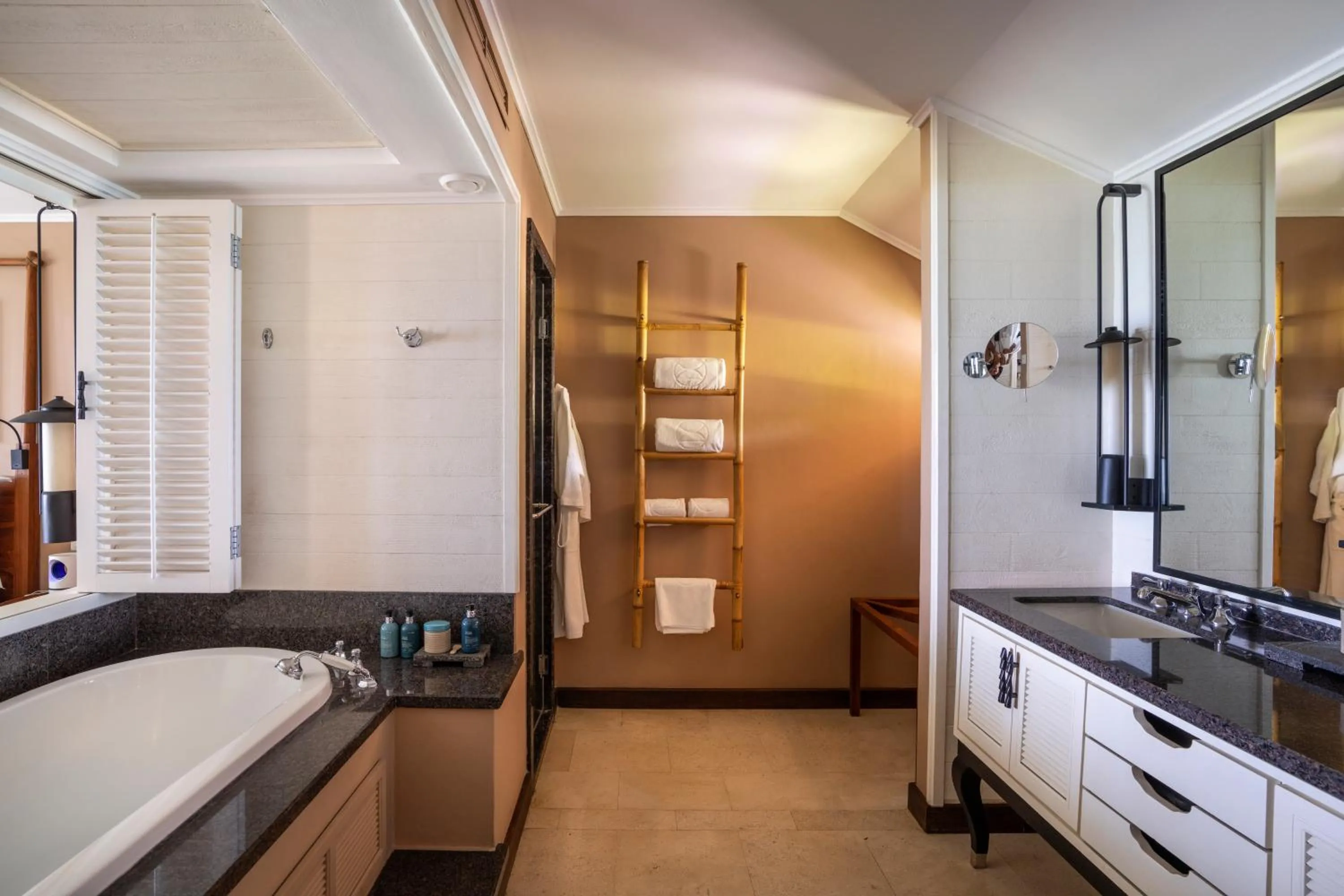 Bathroom in Constance Lemuria