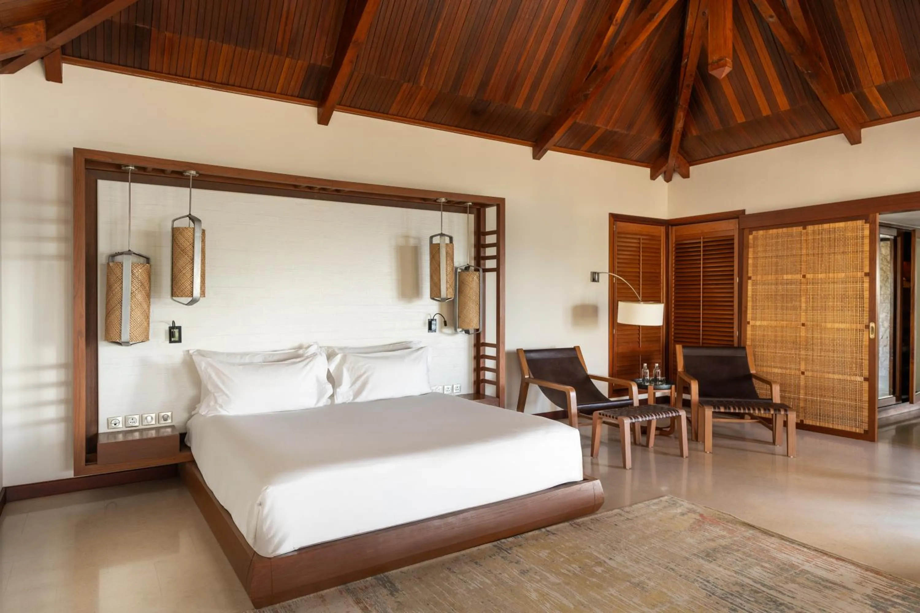 Bedroom, Bed in Constance Lemuria