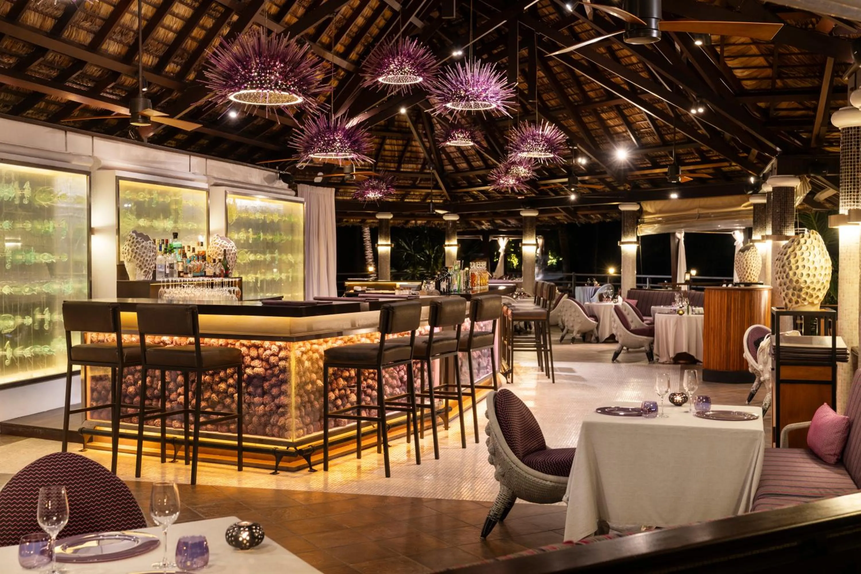 Lounge or bar in Constance Lemuria