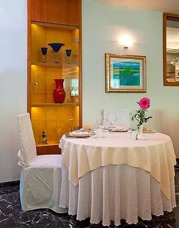 Restaurant/places to eat in Hotel Ariston