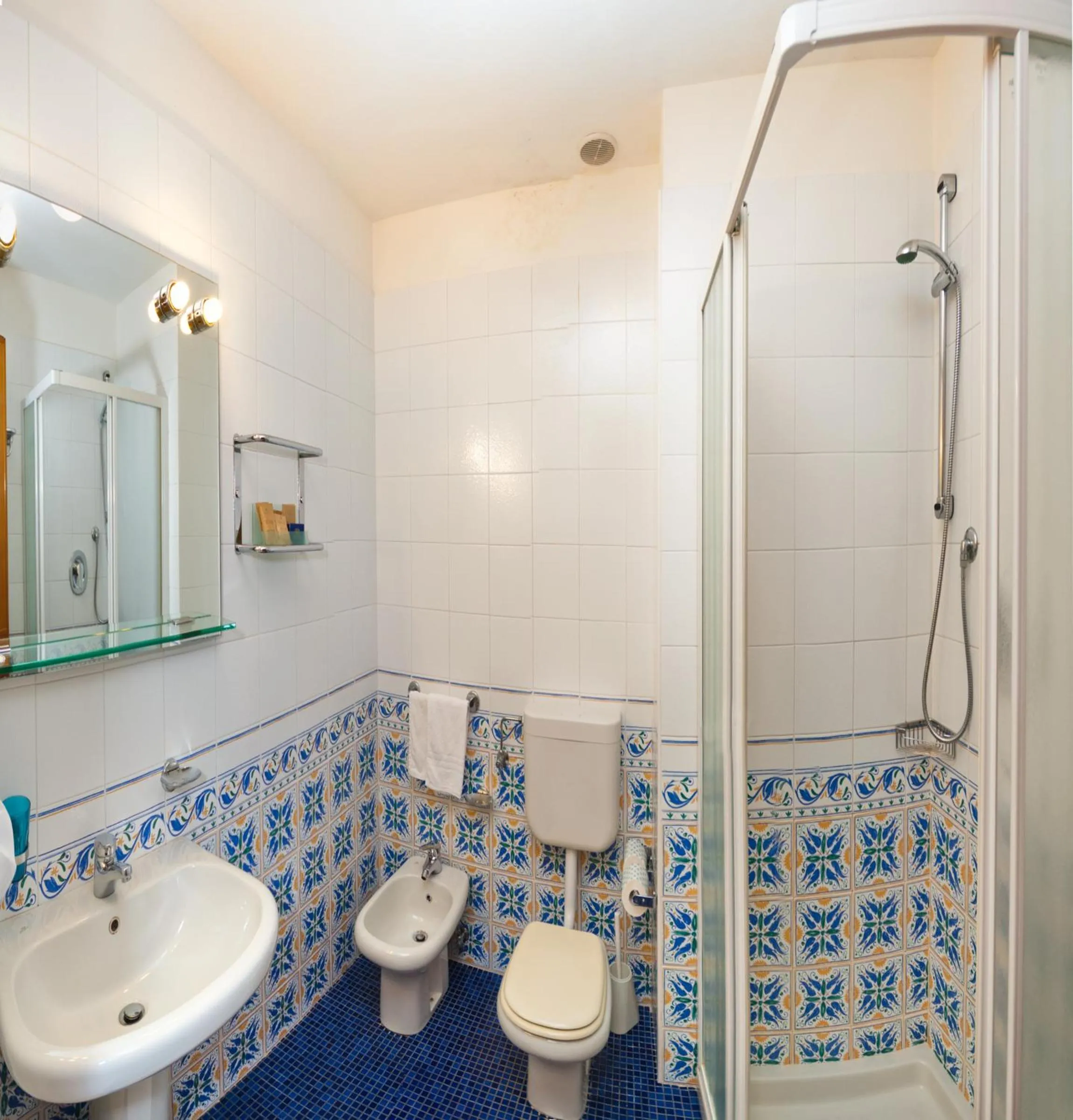 Shower in Hotel Ariston