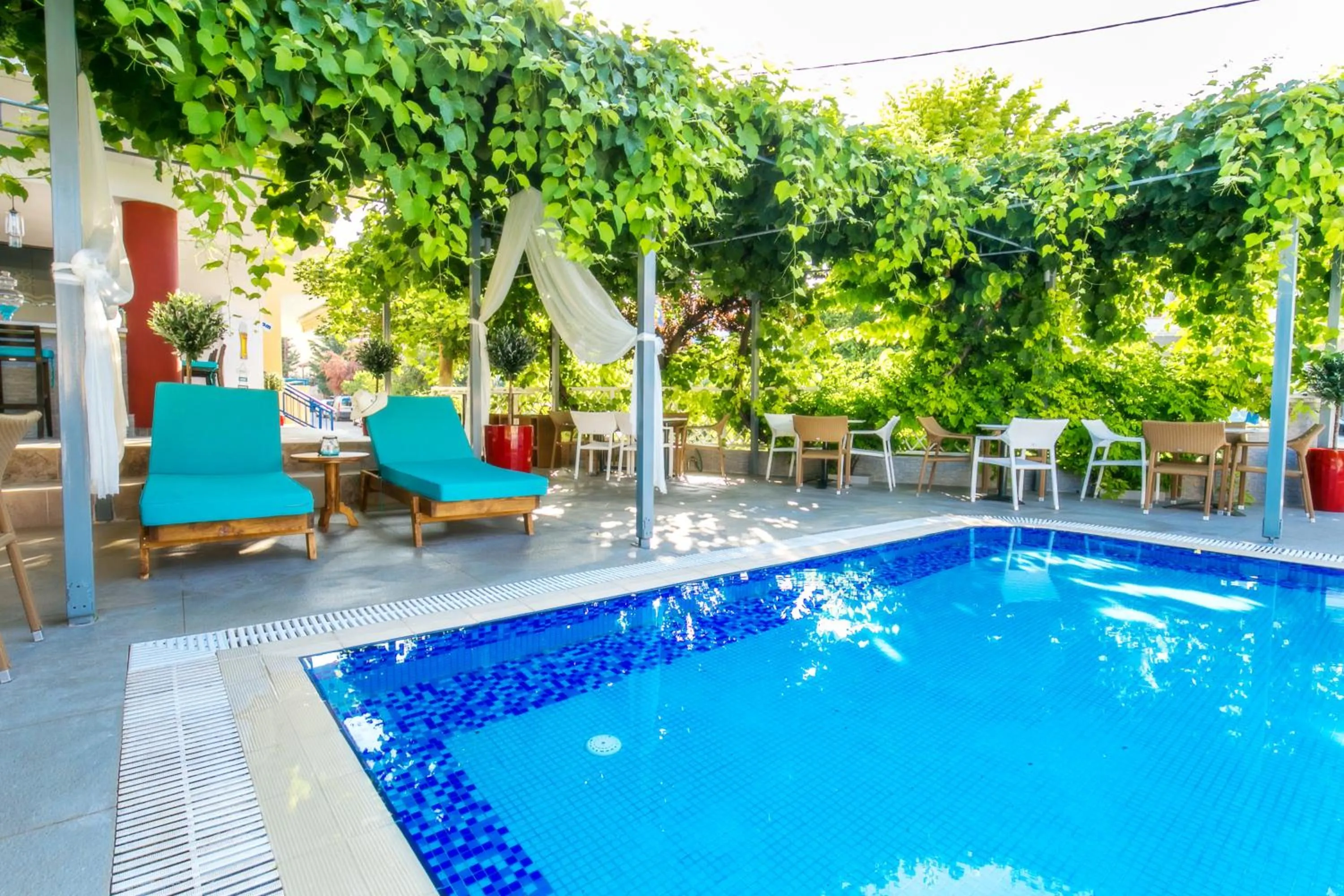 Swimming pool in Thalassies