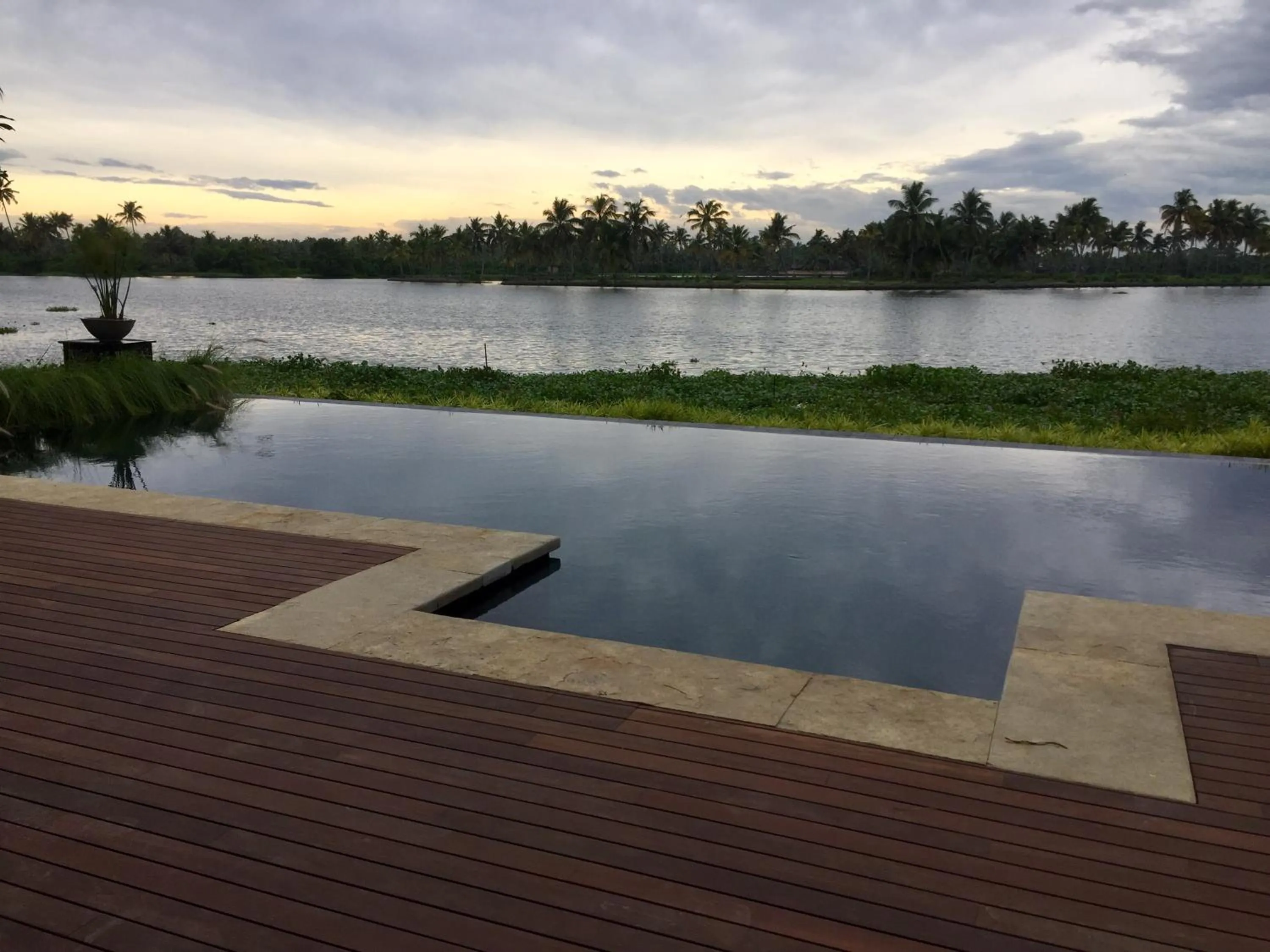 Property building in 976 Panangad