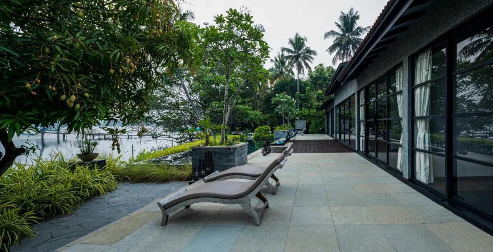 Property building in 976 Panangad