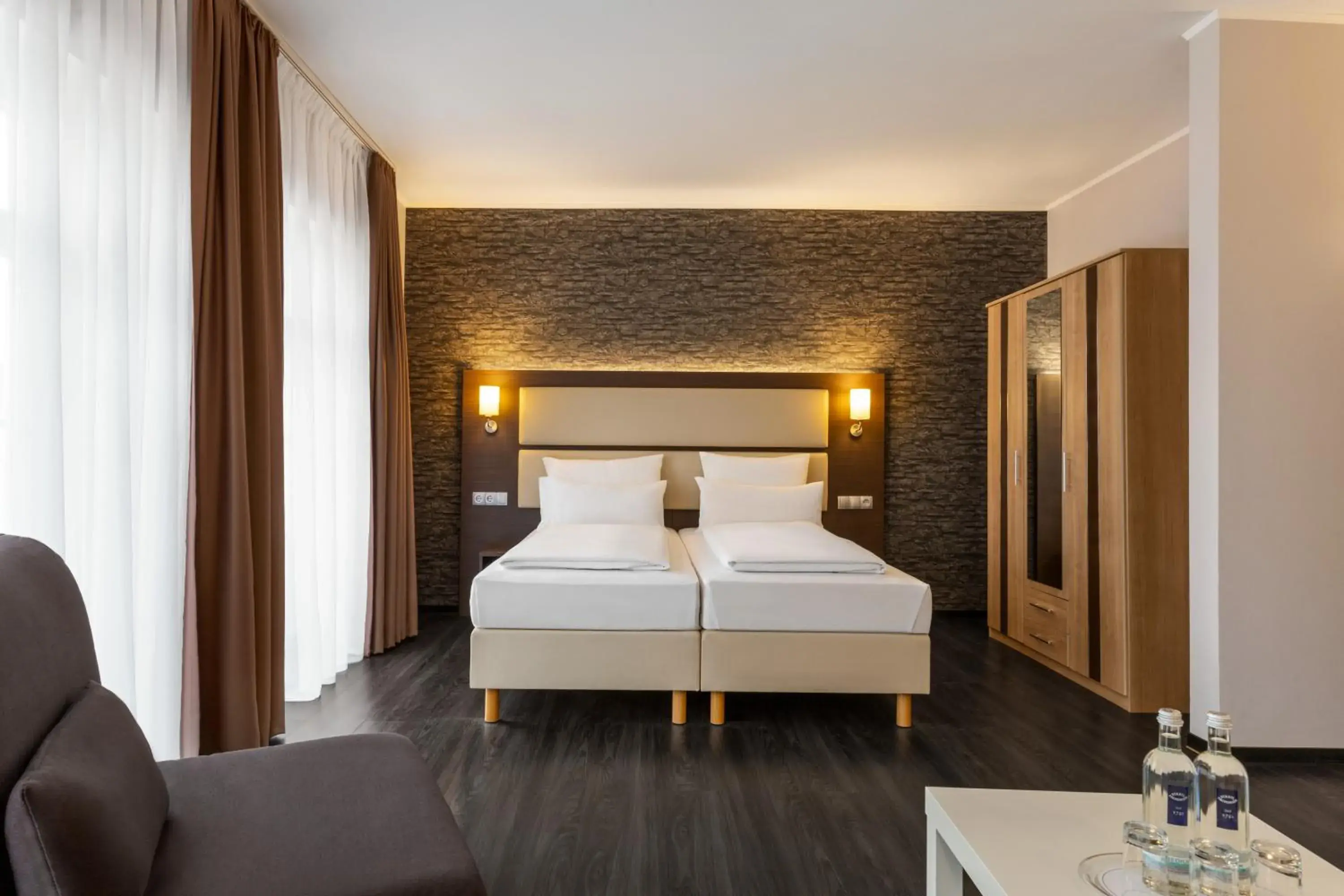 Photo of the whole room, Bed in Amedia Express Bielefeld, Trademark Collection by Wyndham Photo of the whole room, Bed in Amedia Express Bielefeld, Trademark Collection by Wyndham