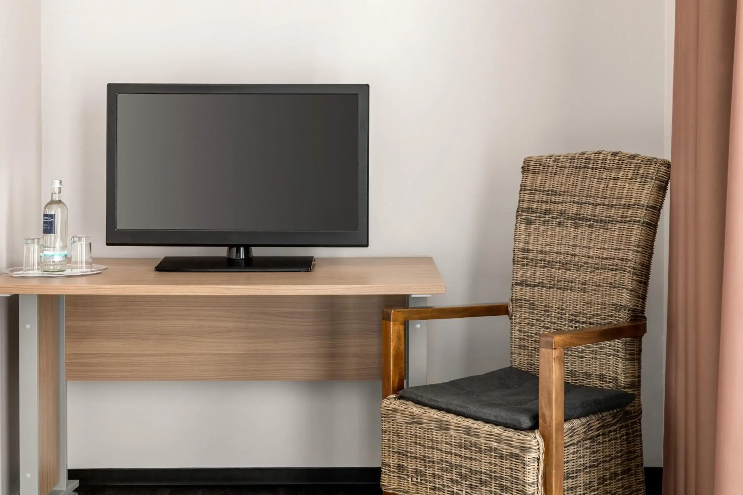 Photo of the whole room in Amedia Express Bielefeld, Trademark Collection by Wyndham Photo of the whole room in Amedia Express Bielefeld, Trademark Collection by Wyndham