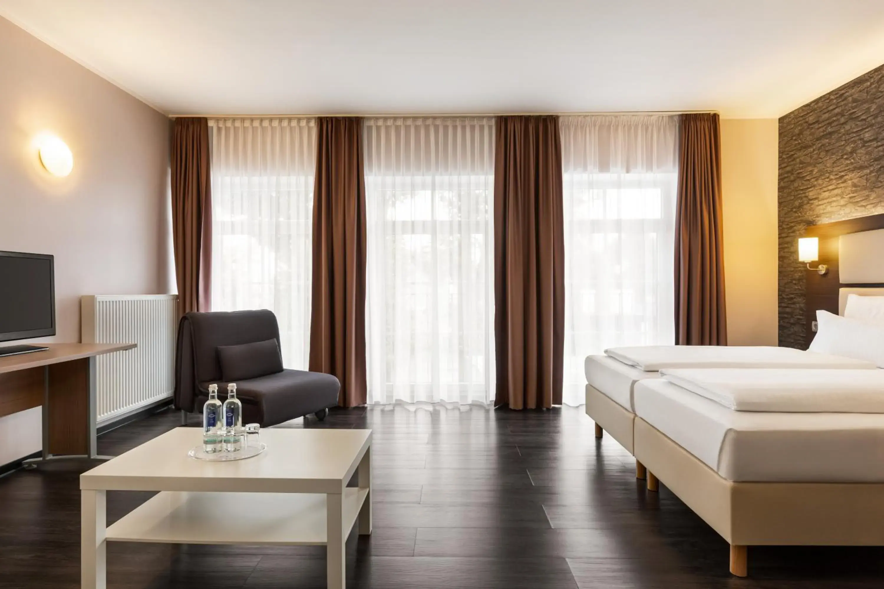 Photo of the whole room, Bed in Amedia Express Bielefeld, Trademark Collection by Wyndham Photo of the whole room, Bed in Amedia Express Bielefeld, Trademark Collection by Wyndham