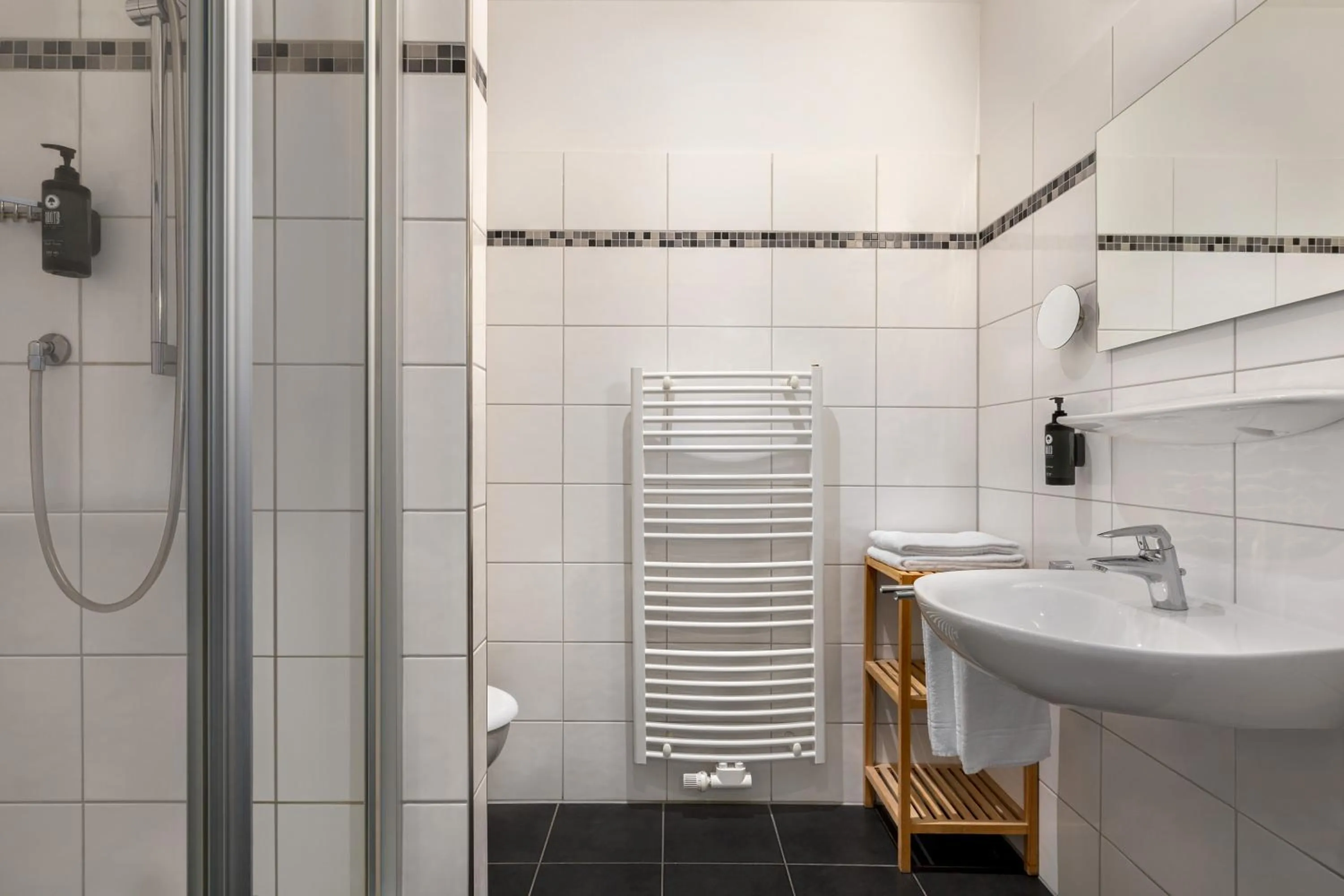 Bathroom in Amedia Express Bielefeld, Trademark Collection by Wyndham