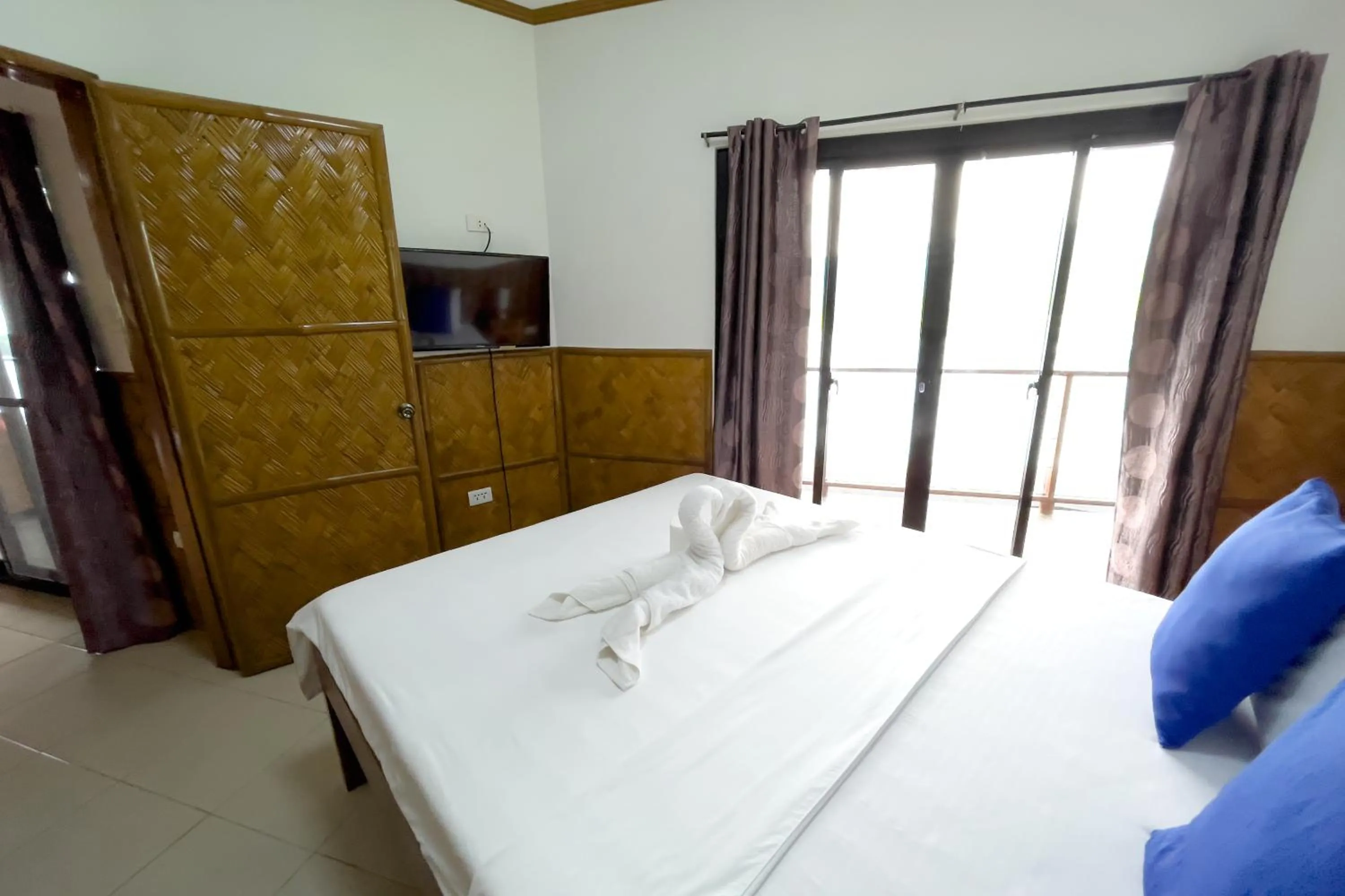 Bed in Villa de Pico Highland Beach Resort