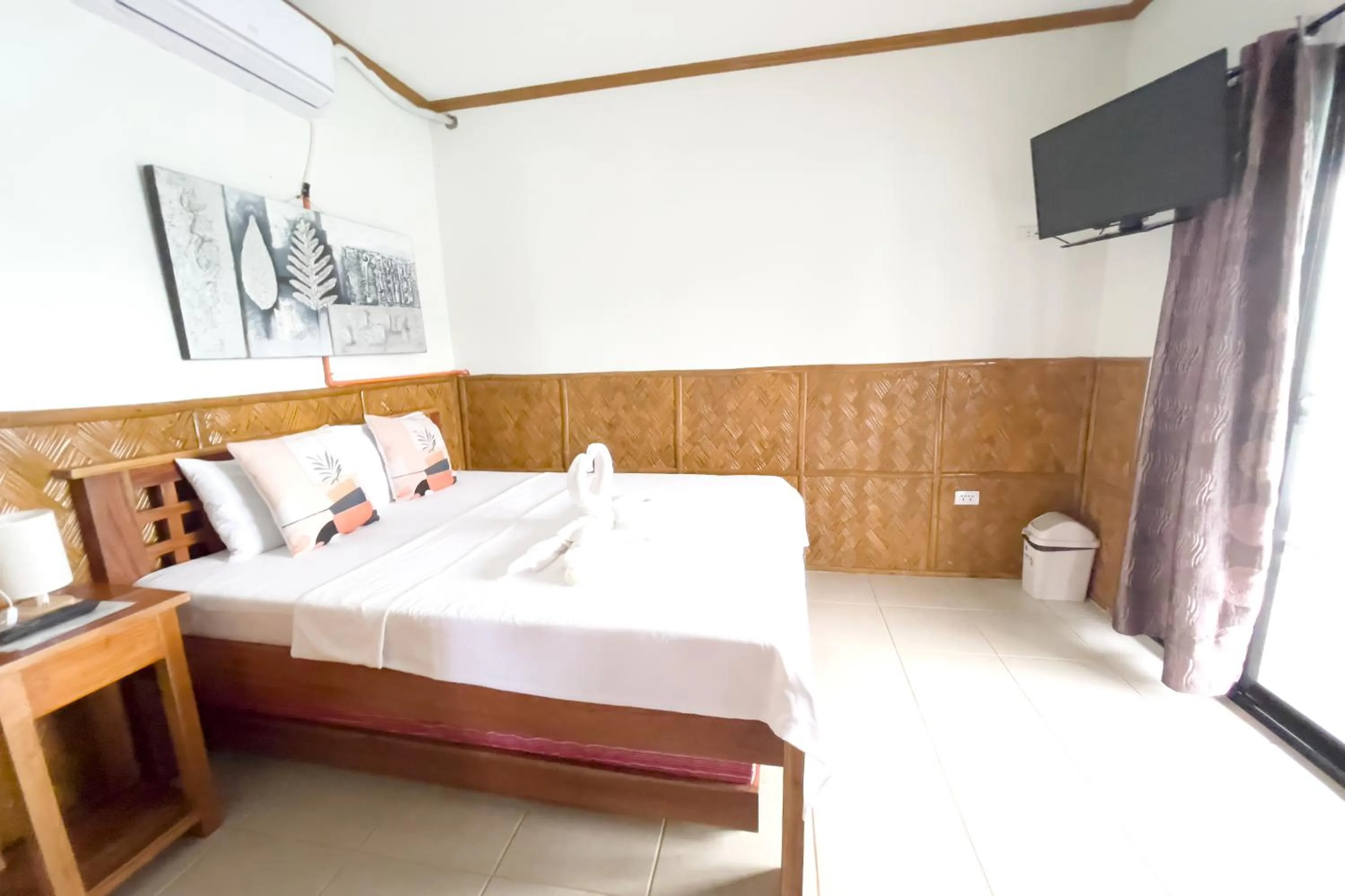 Bed in Villa de Pico Highland Beach Resort