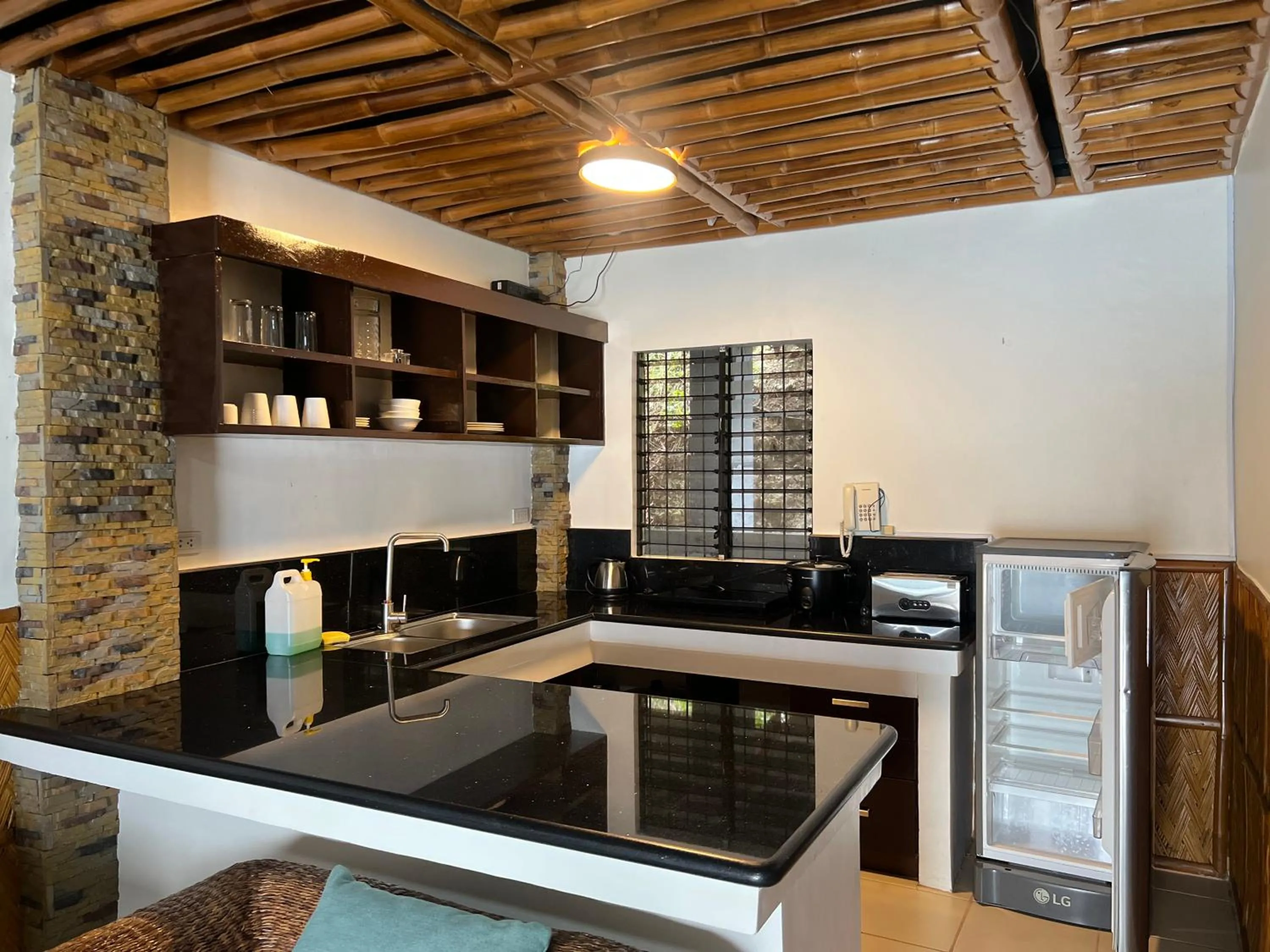 Kitchen or kitchenette in Villa de Pico Highland Beach Resort