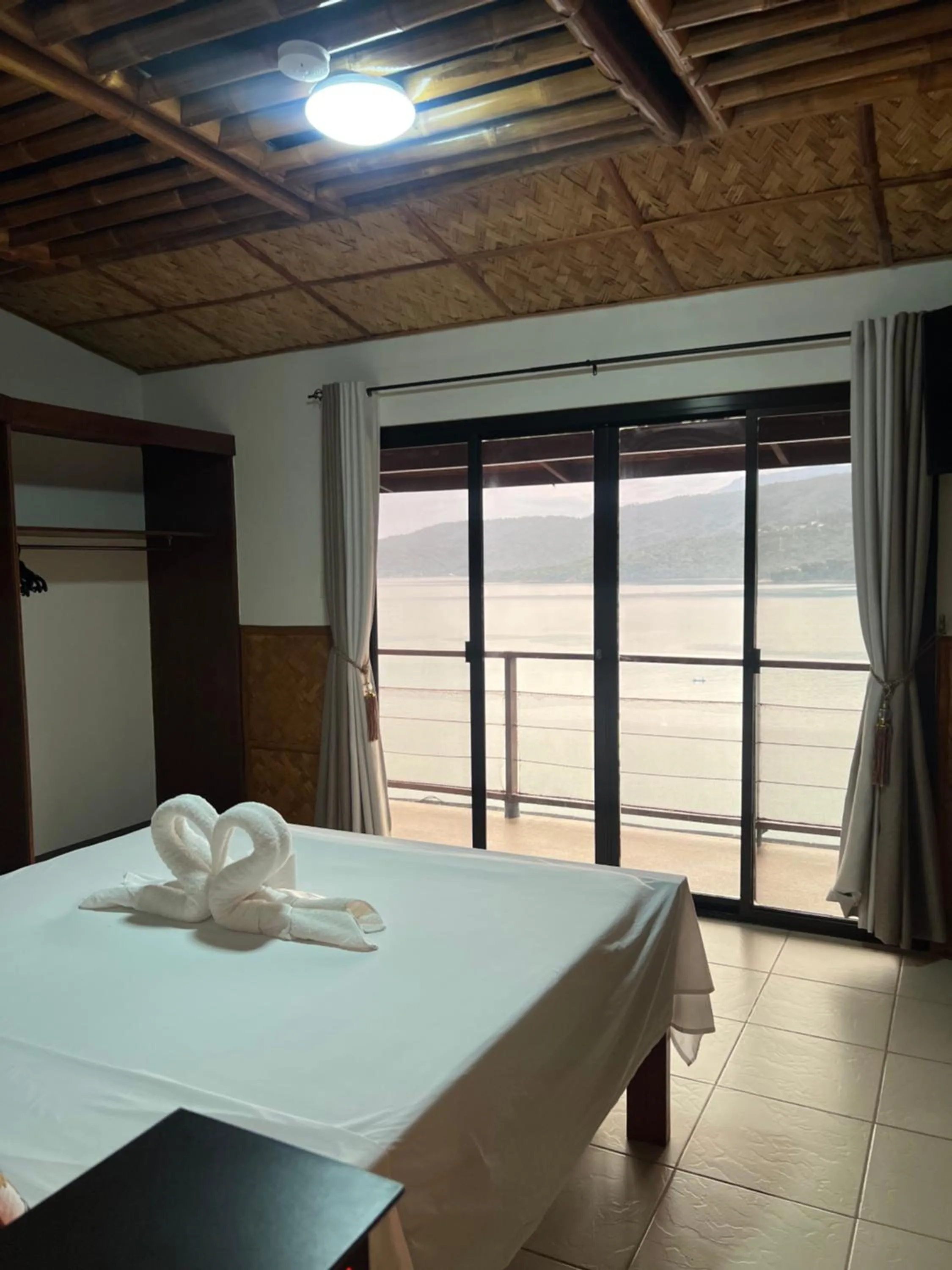 Bedroom, Bed in Villa de Pico Highland Beach Resort