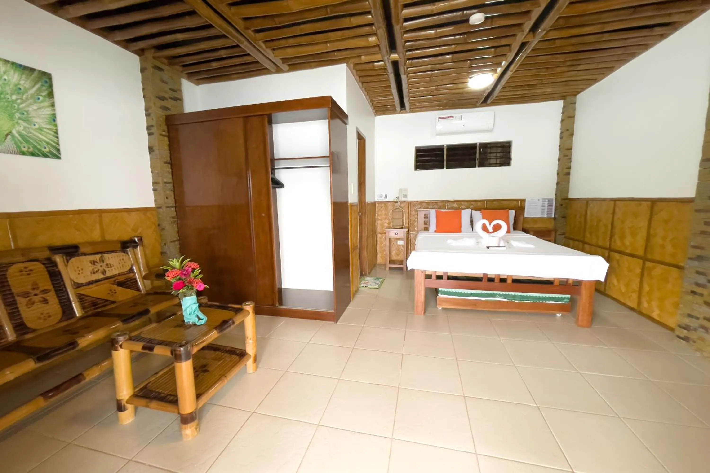 Bed in Villa de Pico Highland Beach Resort