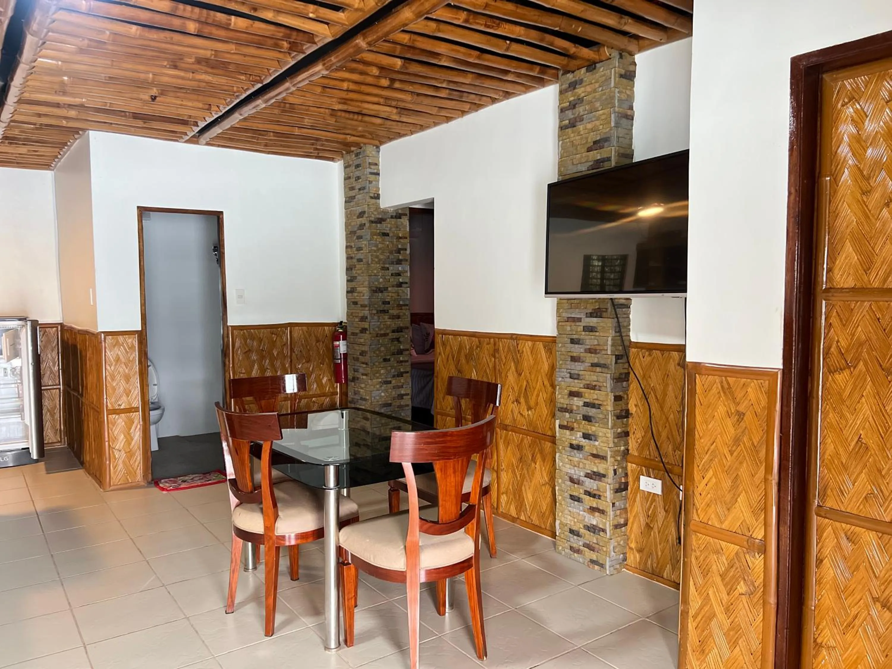 Dining area in Villa de Pico Highland Beach Resort