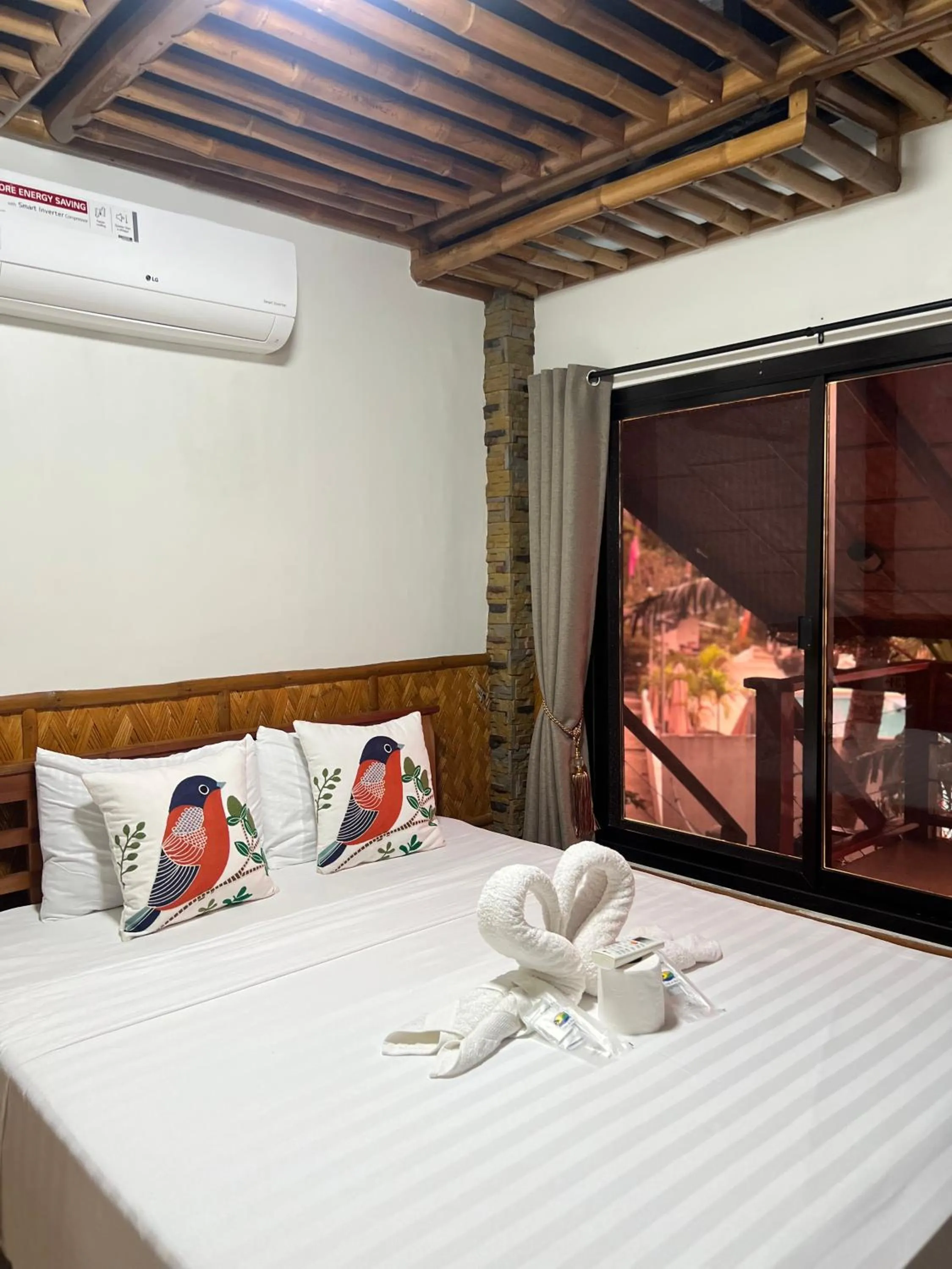 Bed in Villa de Pico Highland Beach Resort