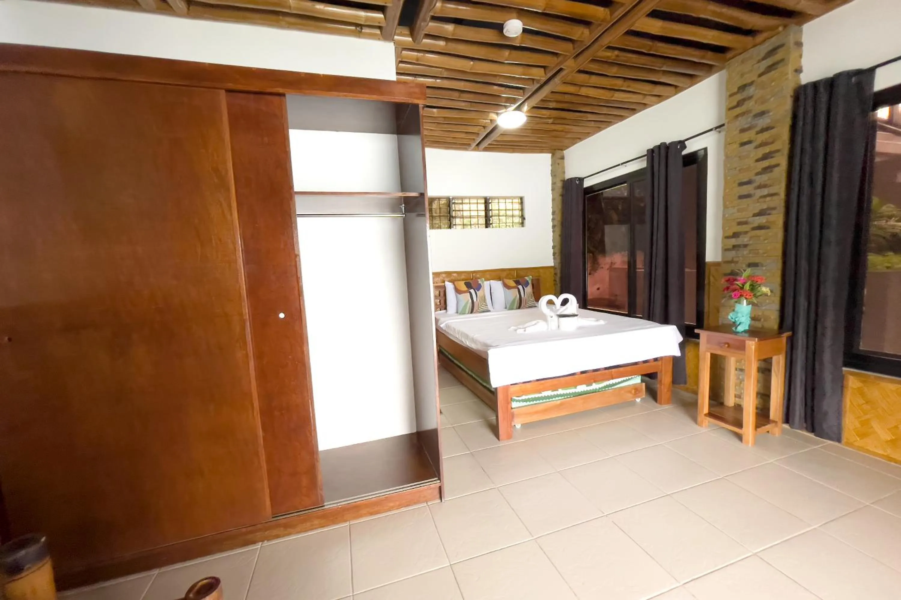 Bed in Villa de Pico Highland Beach Resort