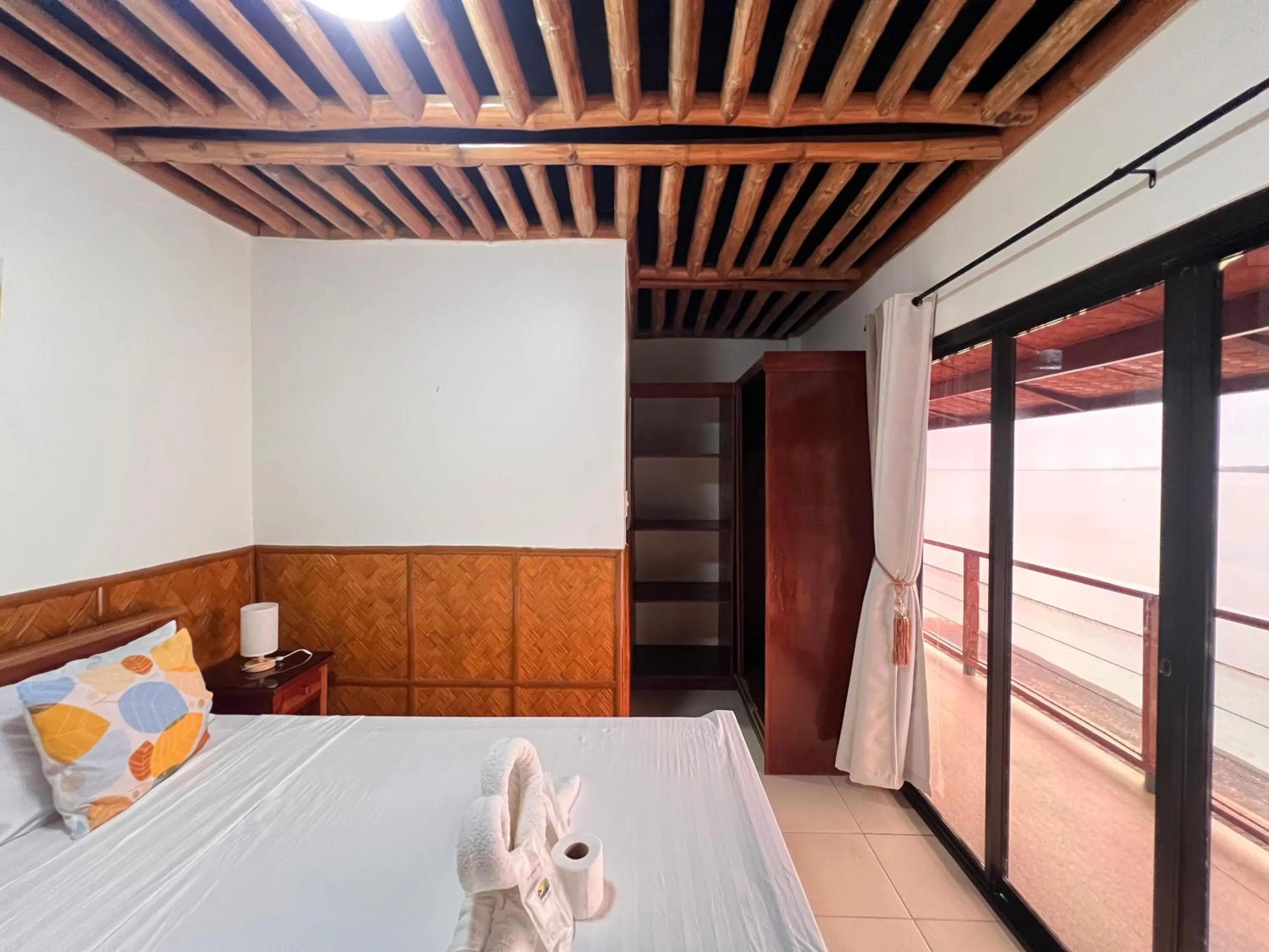 wardrobe, Bed in Villa de Pico Highland Beach Resort