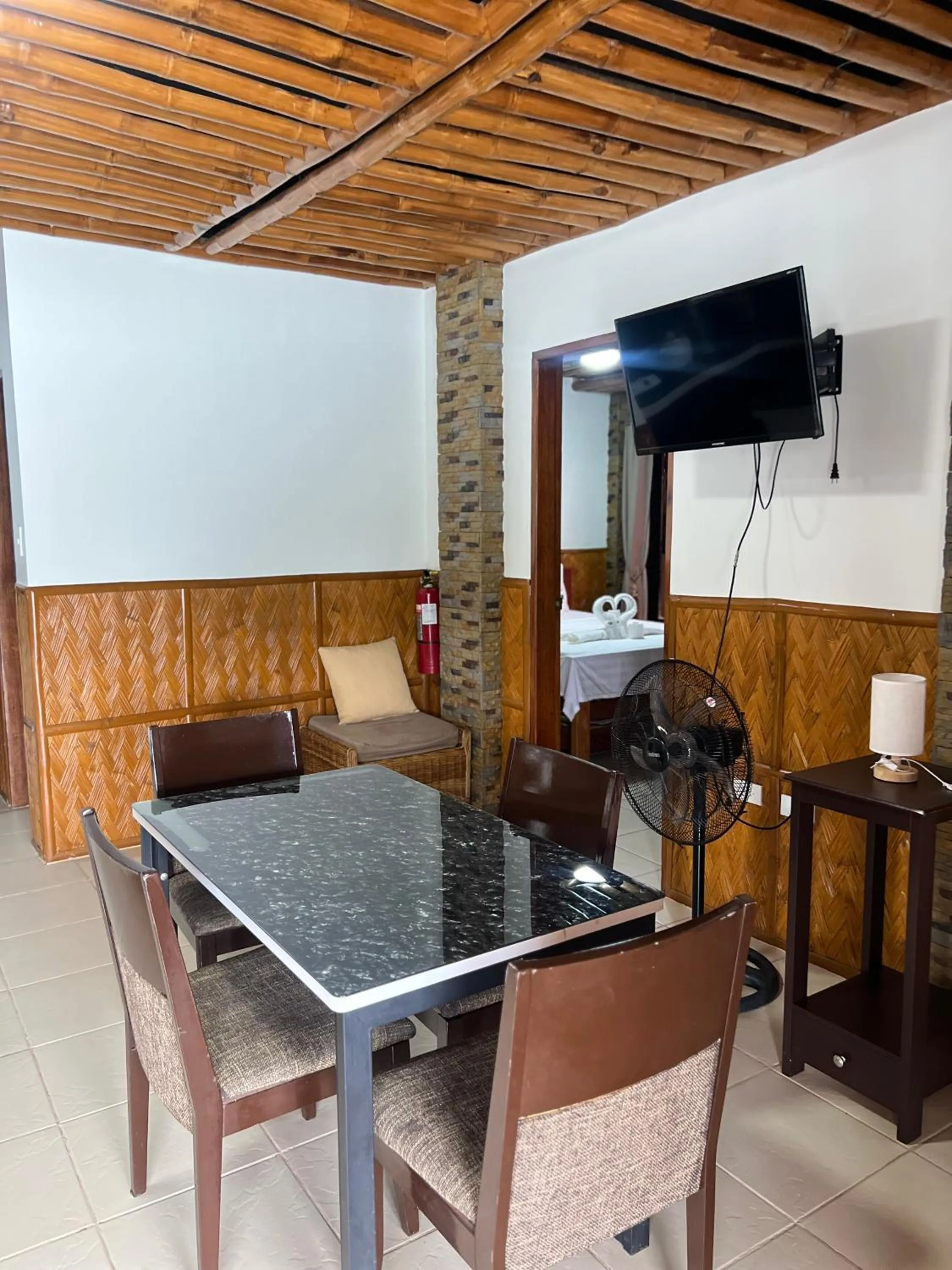 Communal lounge/ TV room in Villa de Pico Highland Beach Resort