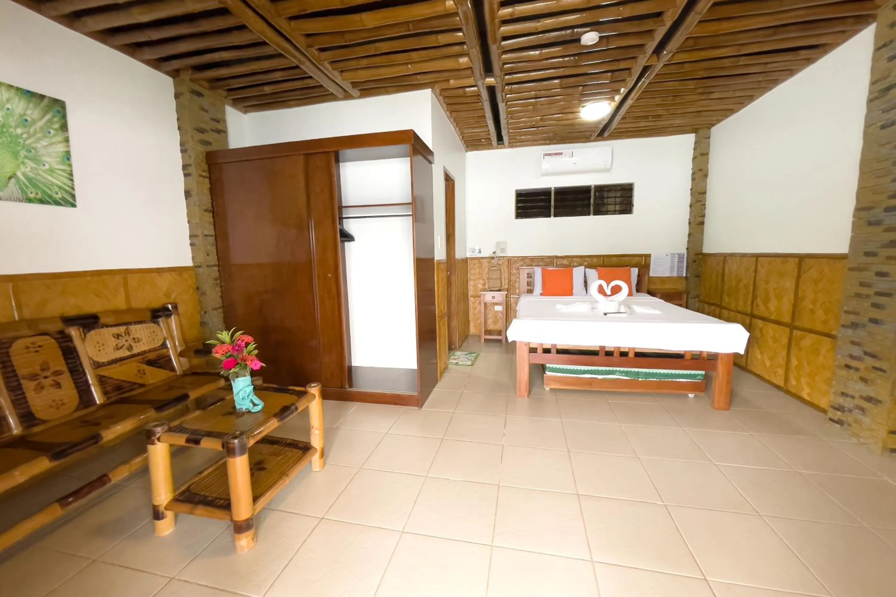 Bed in Villa de Pico Highland Beach Resort